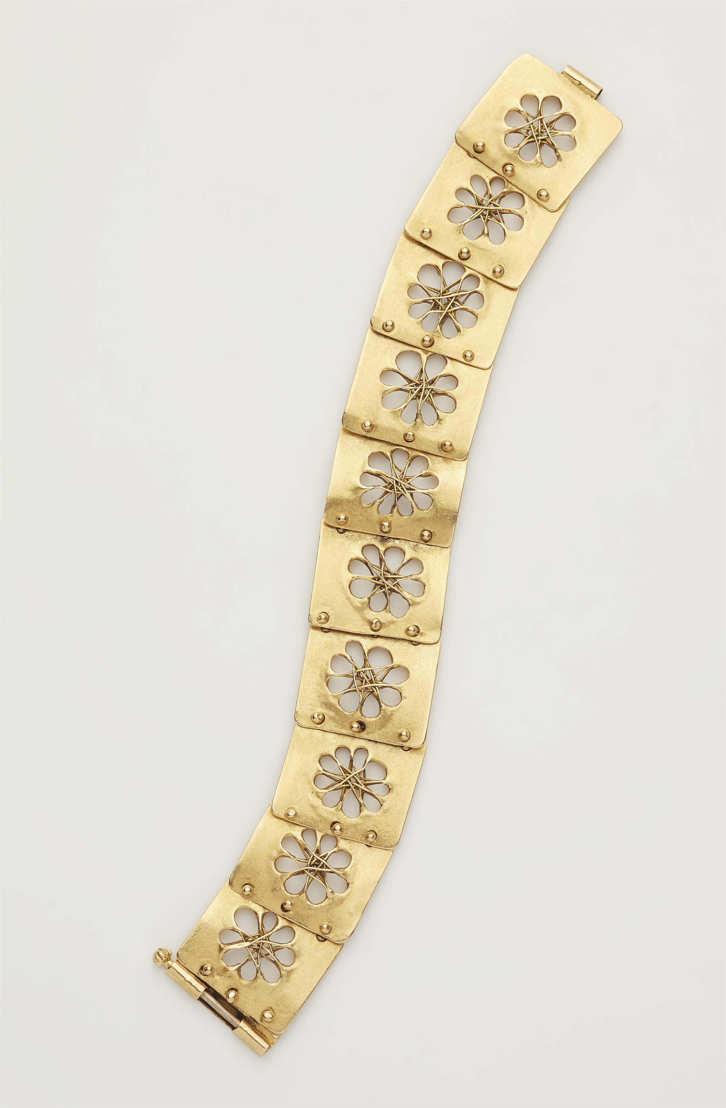 A German hand forged 18k gold bracelet. - image-1