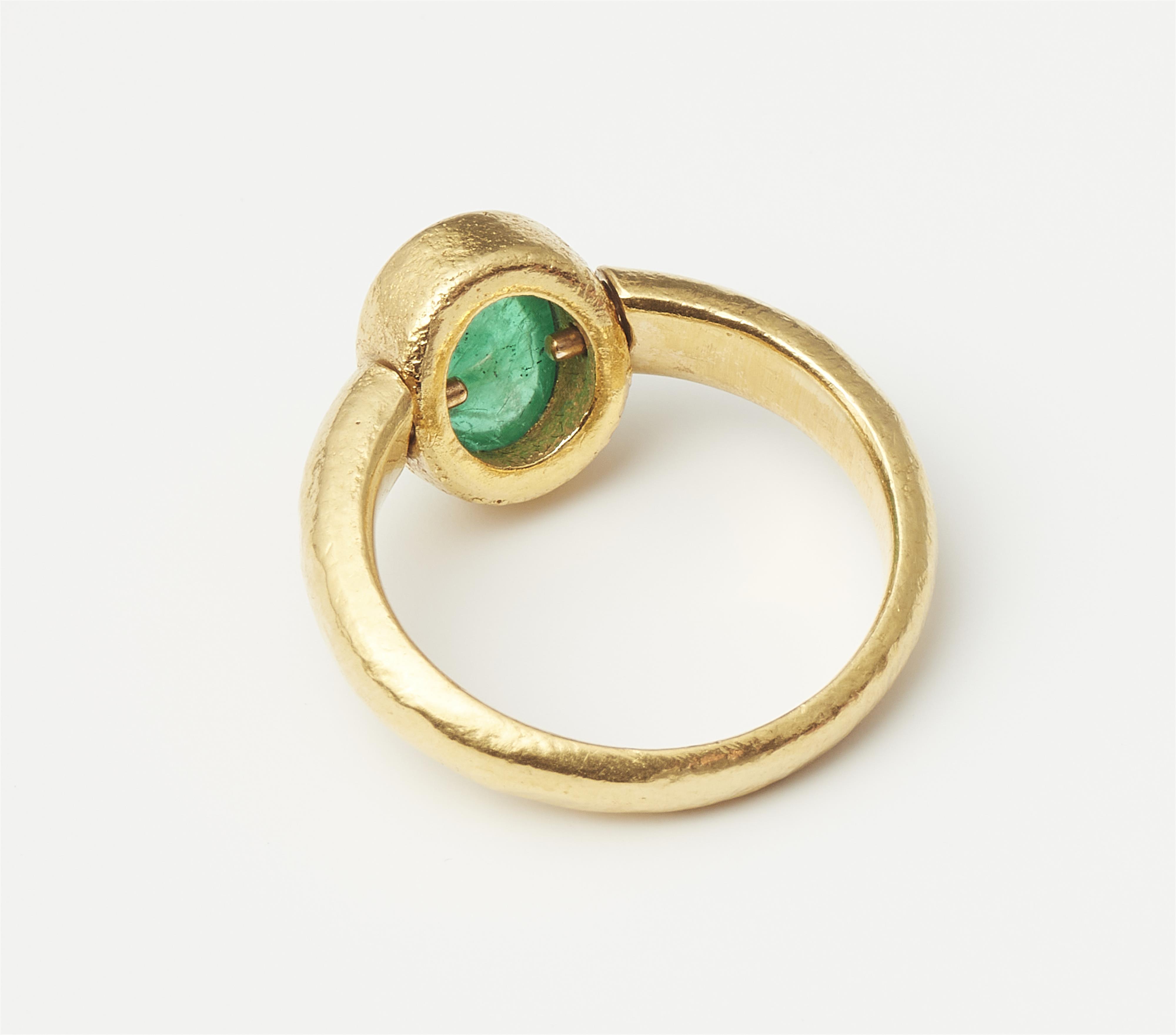 A German 18/21k gold and emerald cabochon ring with swiveling ring head. - image-2