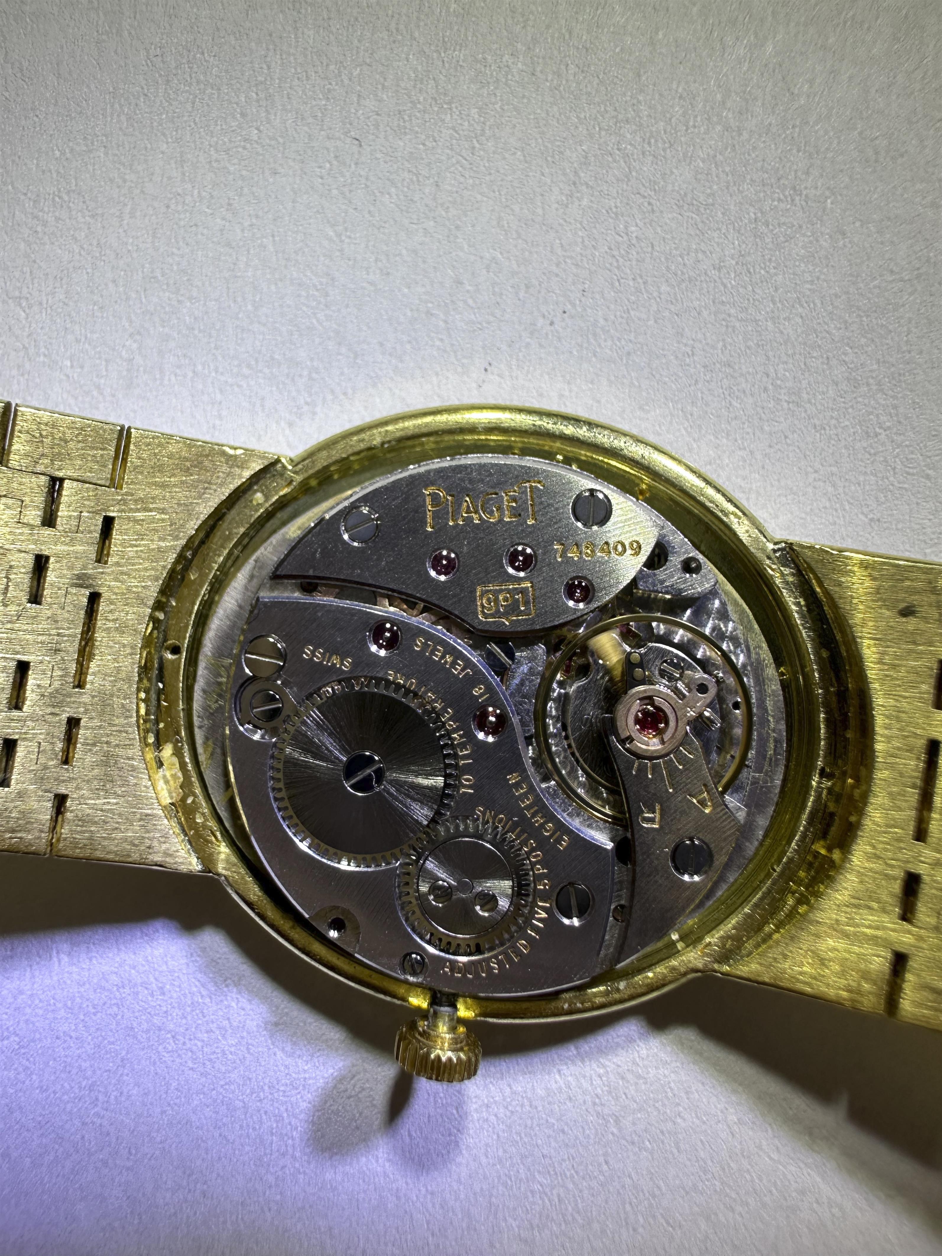 A 18k yellow gold manually wound Piaget ladies wristwatch. - image-2