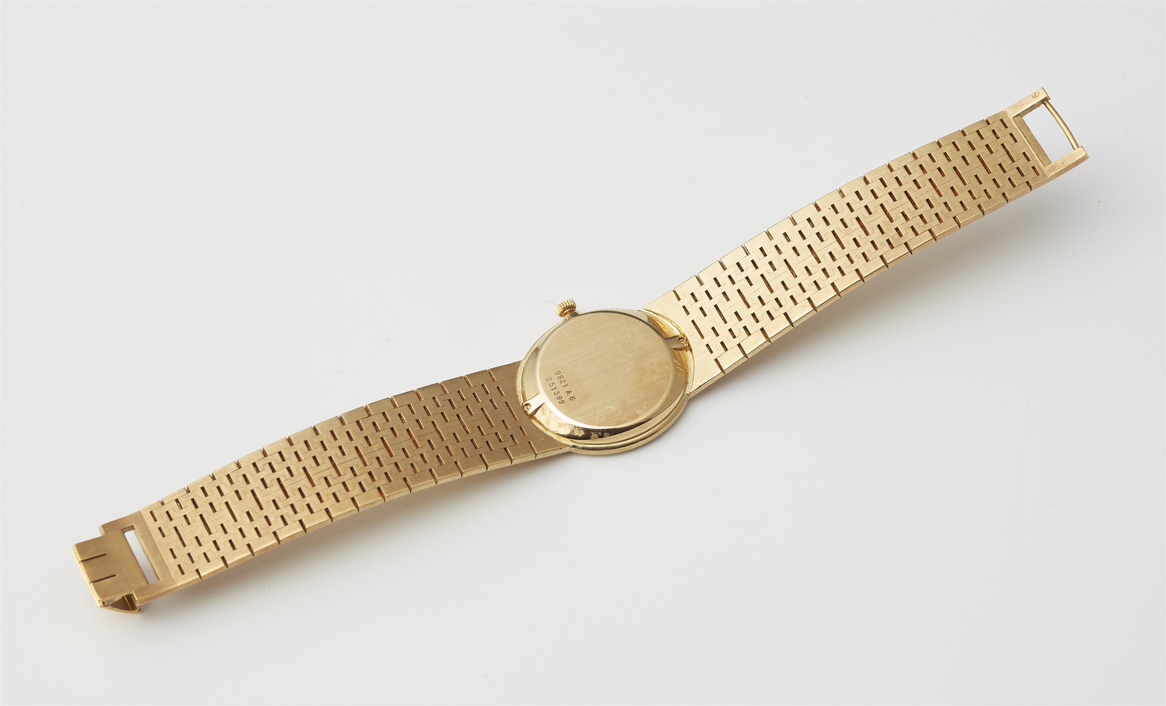 A 18k yellow gold manually wound Piaget ladies wristwatch. - image-3