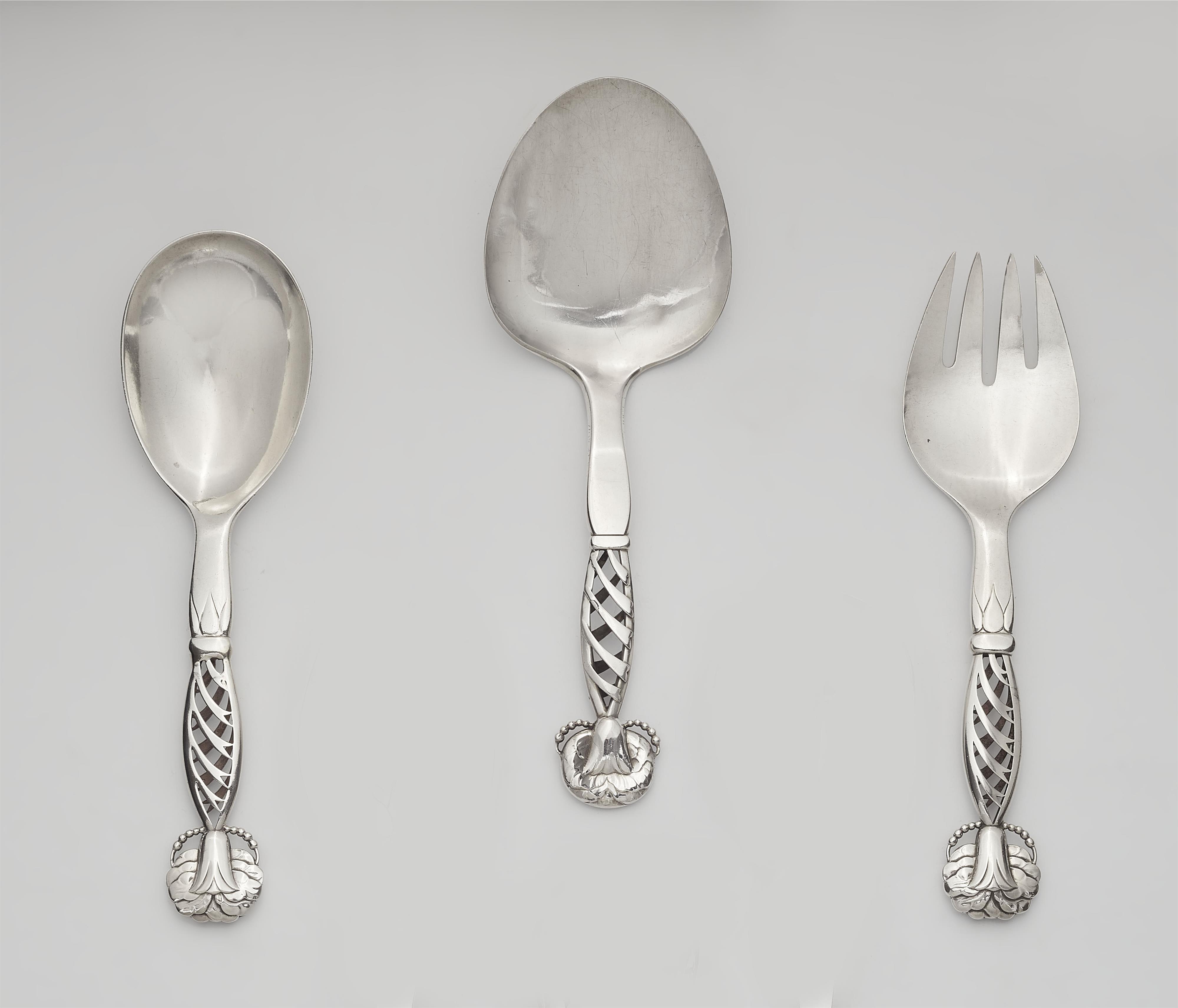 Three Copenhagen silver serving pieces, model no. 83 - image-1