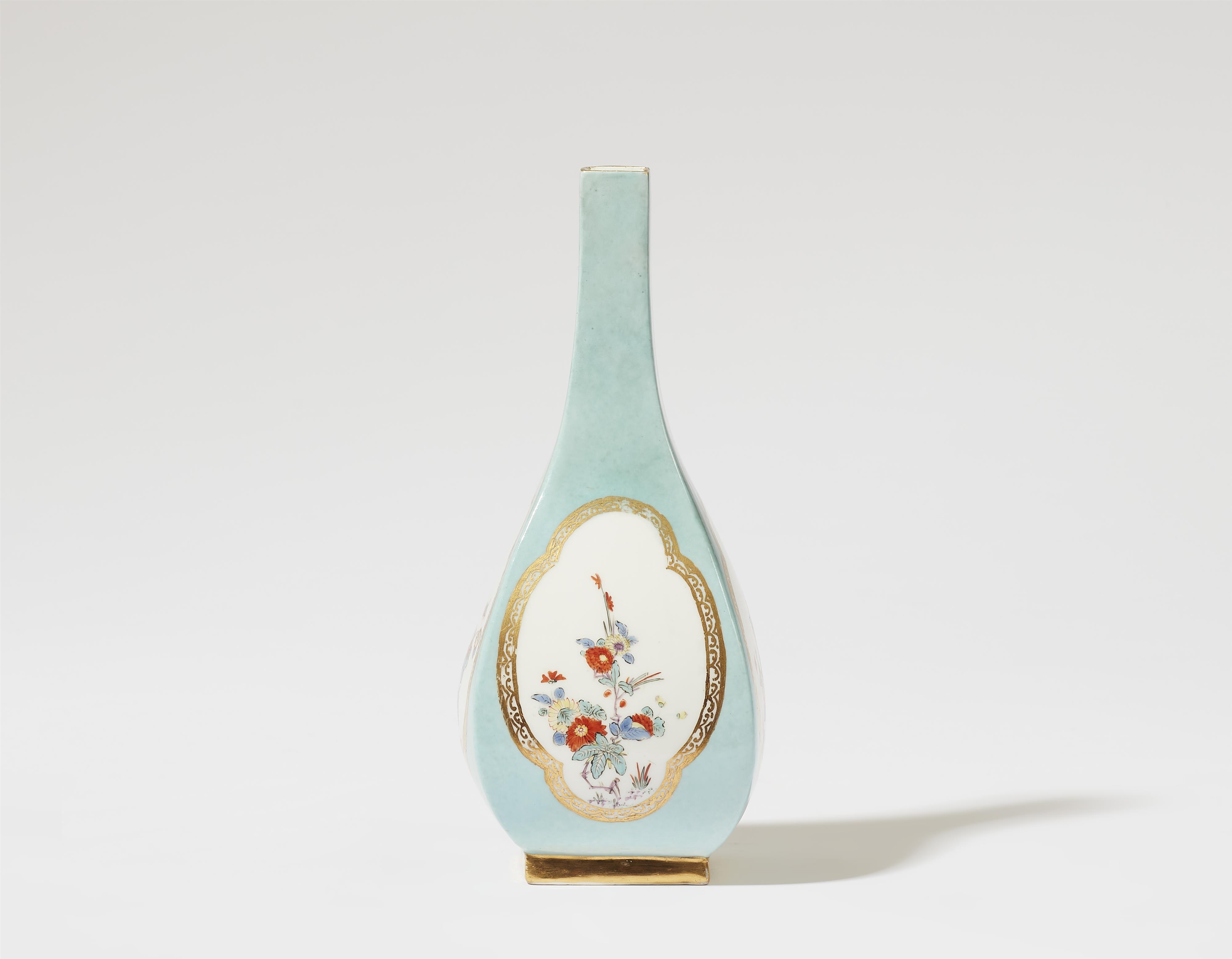 A Meissen porcelain sake flask with palace inventory number - image-1