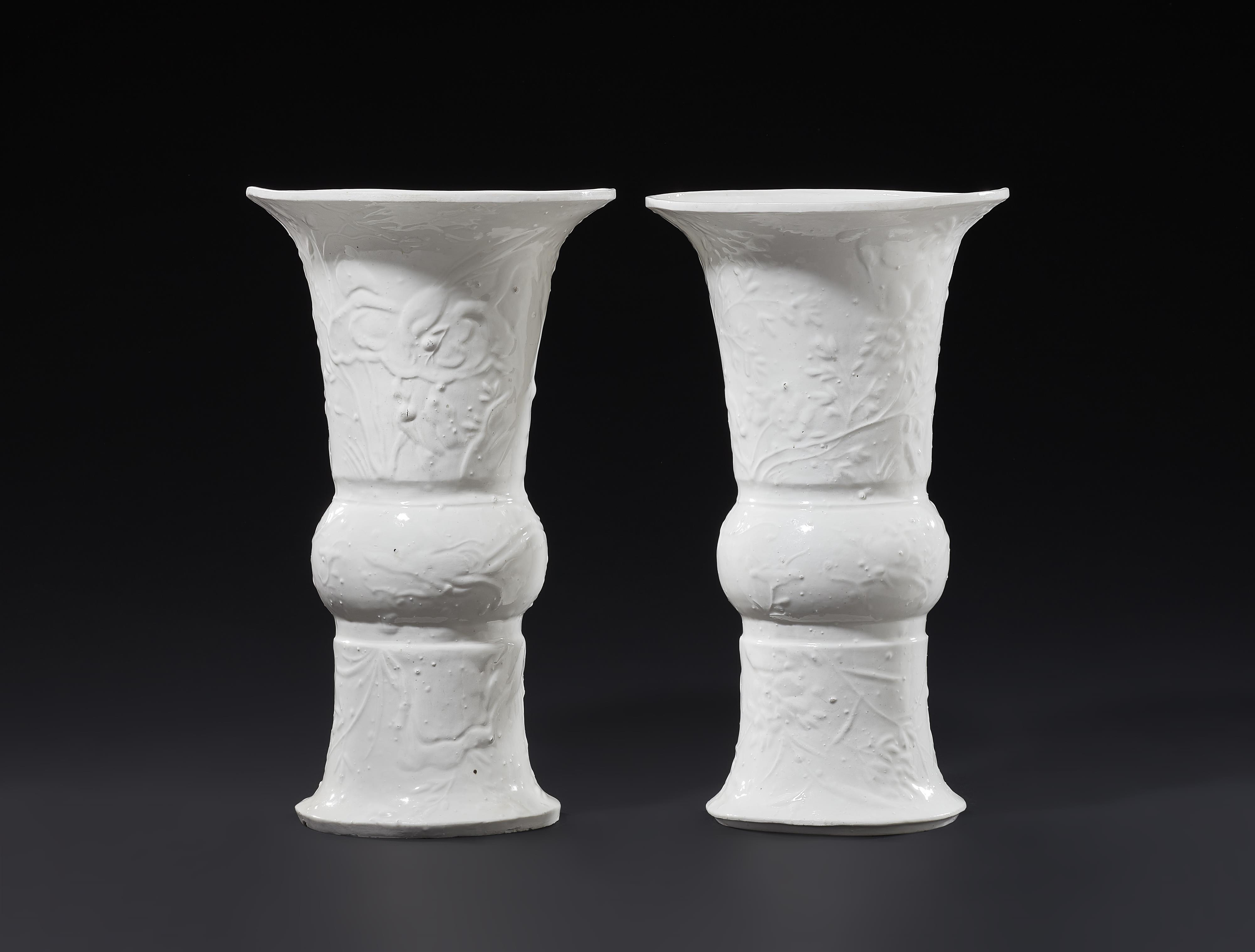 Museales Vasenpaar mit chinoisem Reliefdekor - image-5