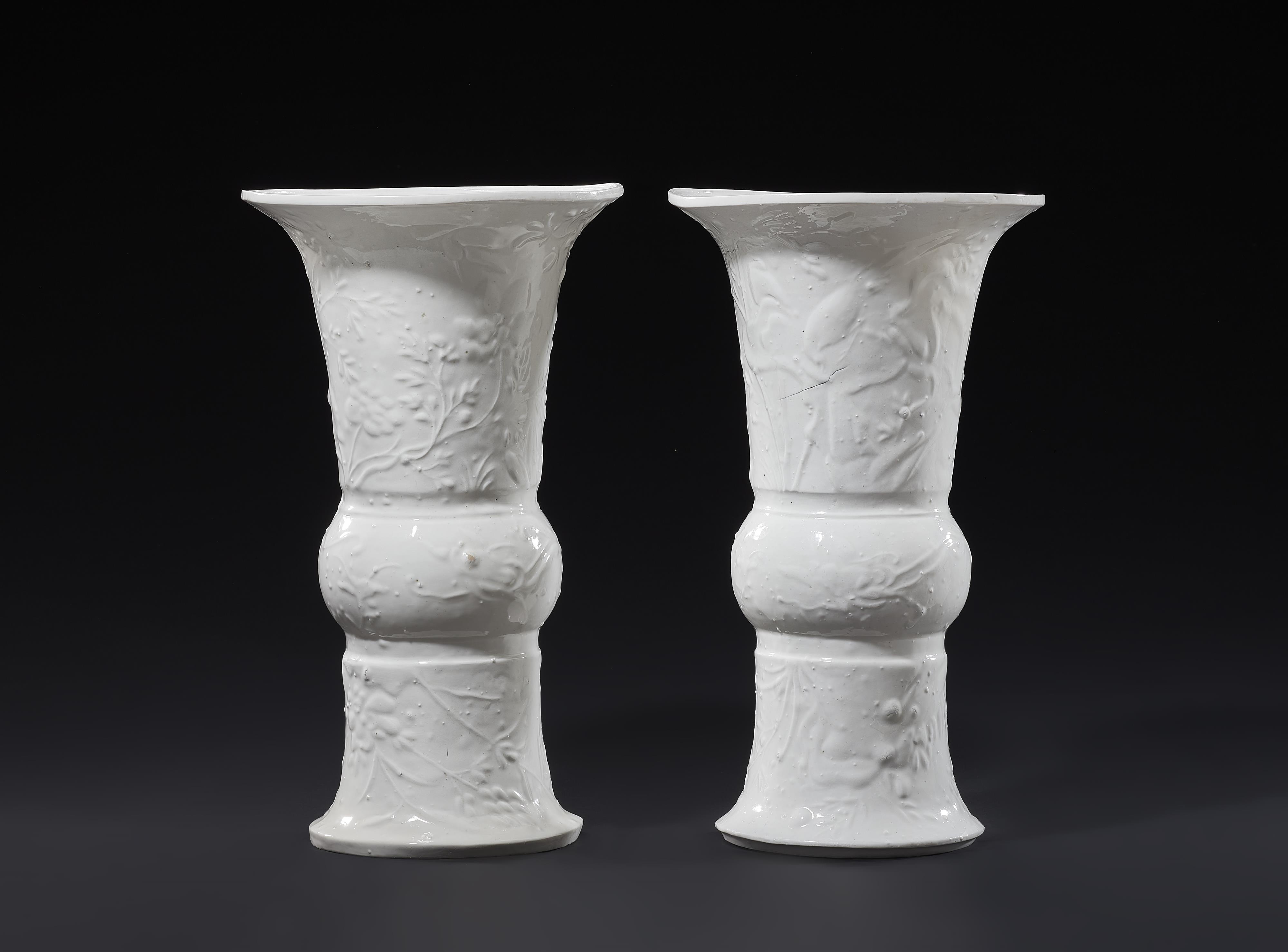 Museales Vasenpaar mit chinoisem Reliefdekor - image-1