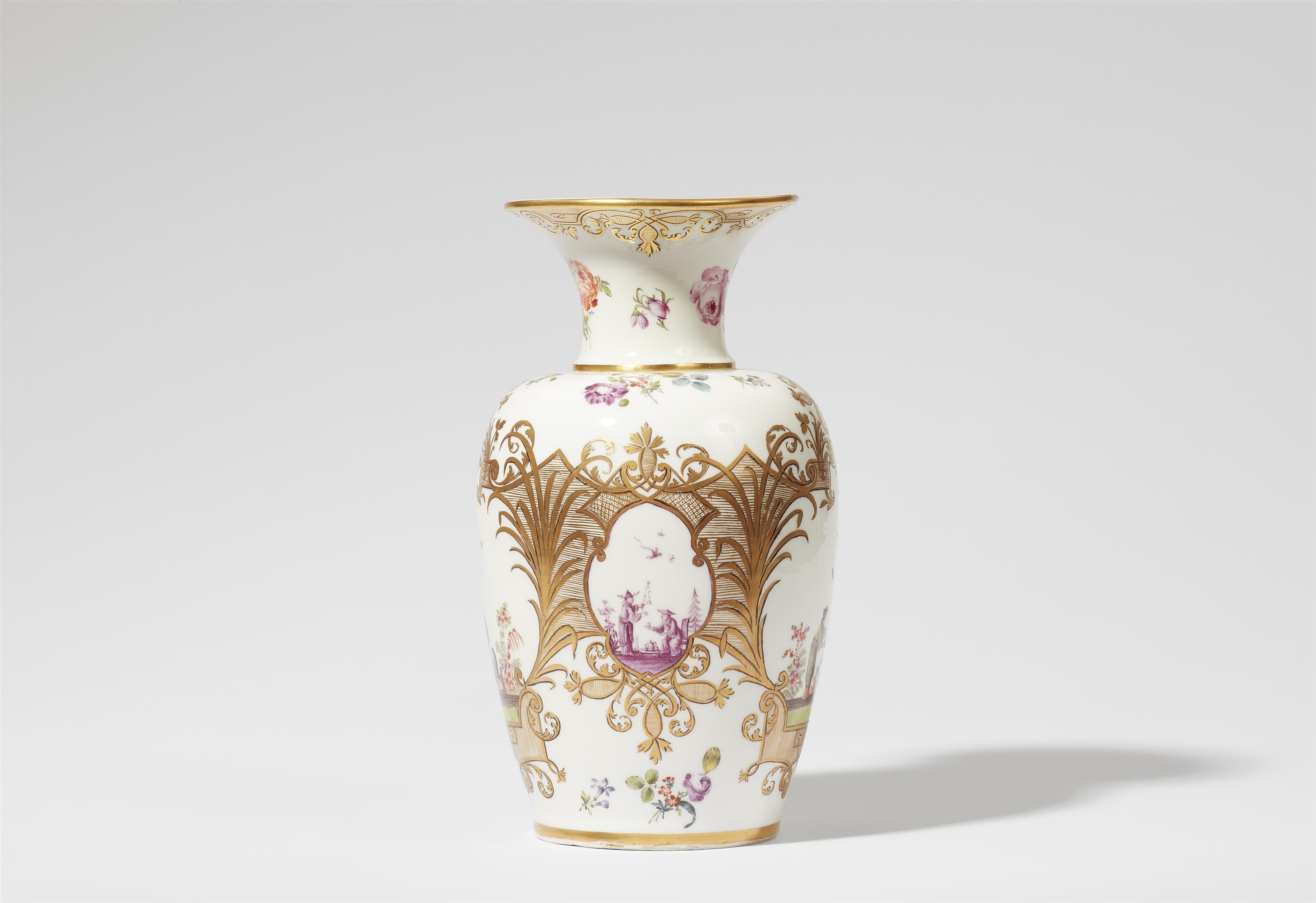 Augustus Rex-Vase mit späten Hoeroldt-Chinoiserien - image-2