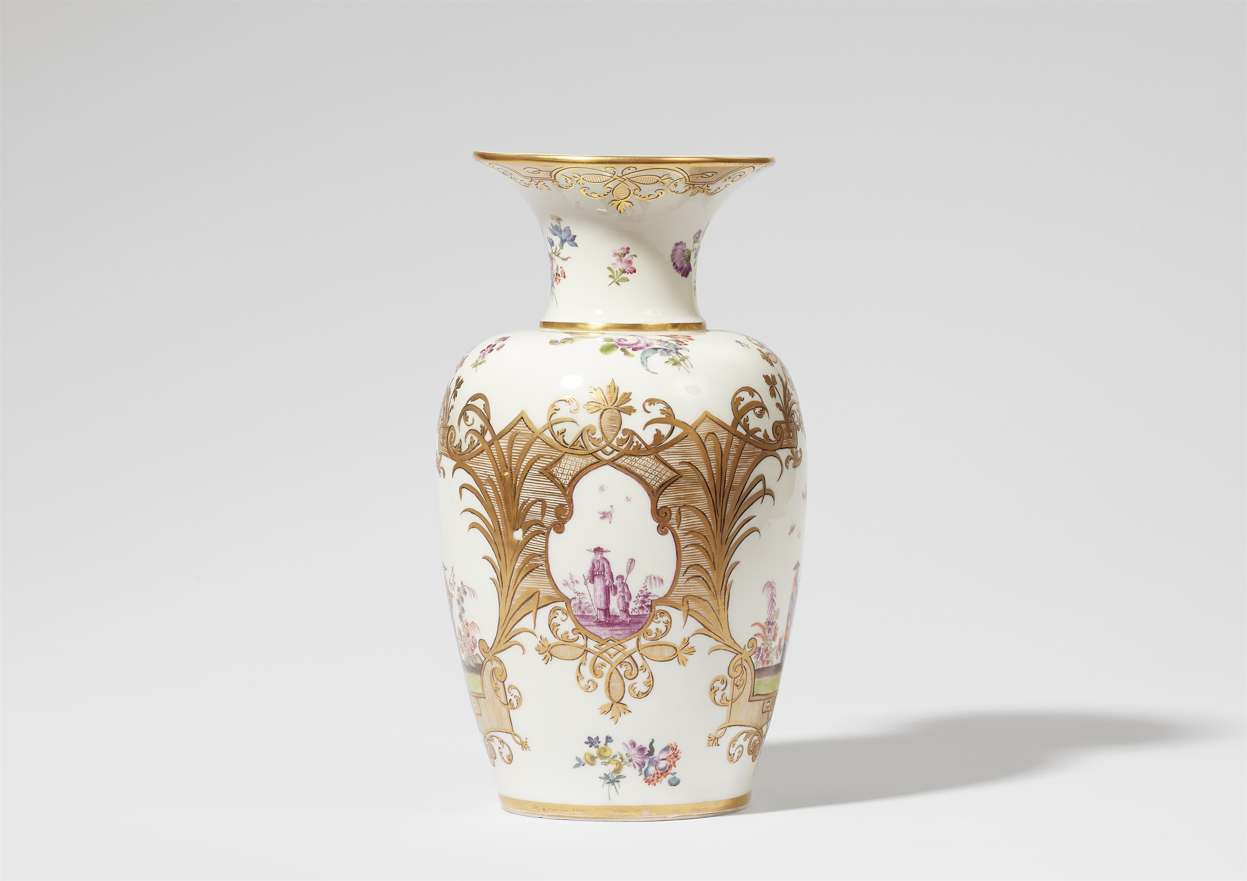 A Meissen porcelain Augustus Rex vase with Hoeroldt Chinoiseries - image-4