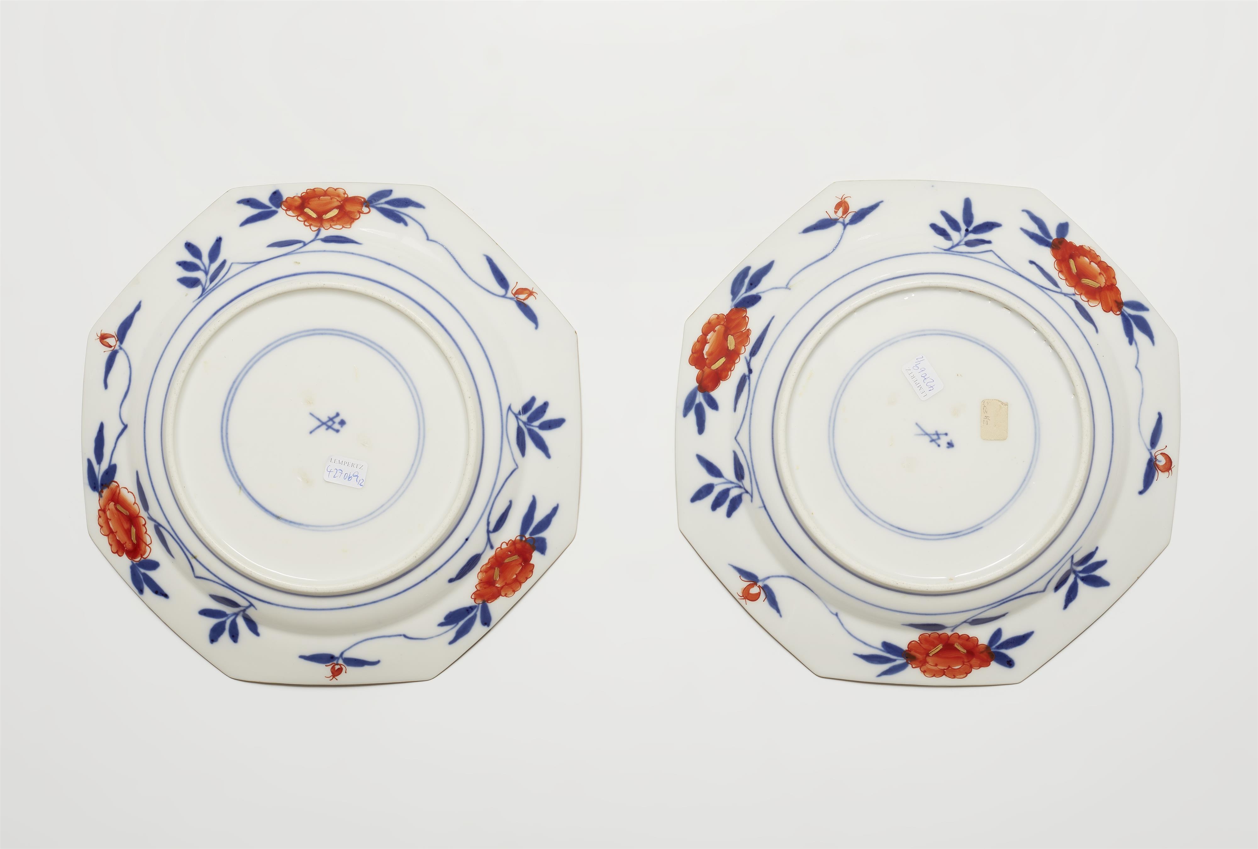 A pair of octagonal Meissen porcelain dishes with brocade motifs - image-2
