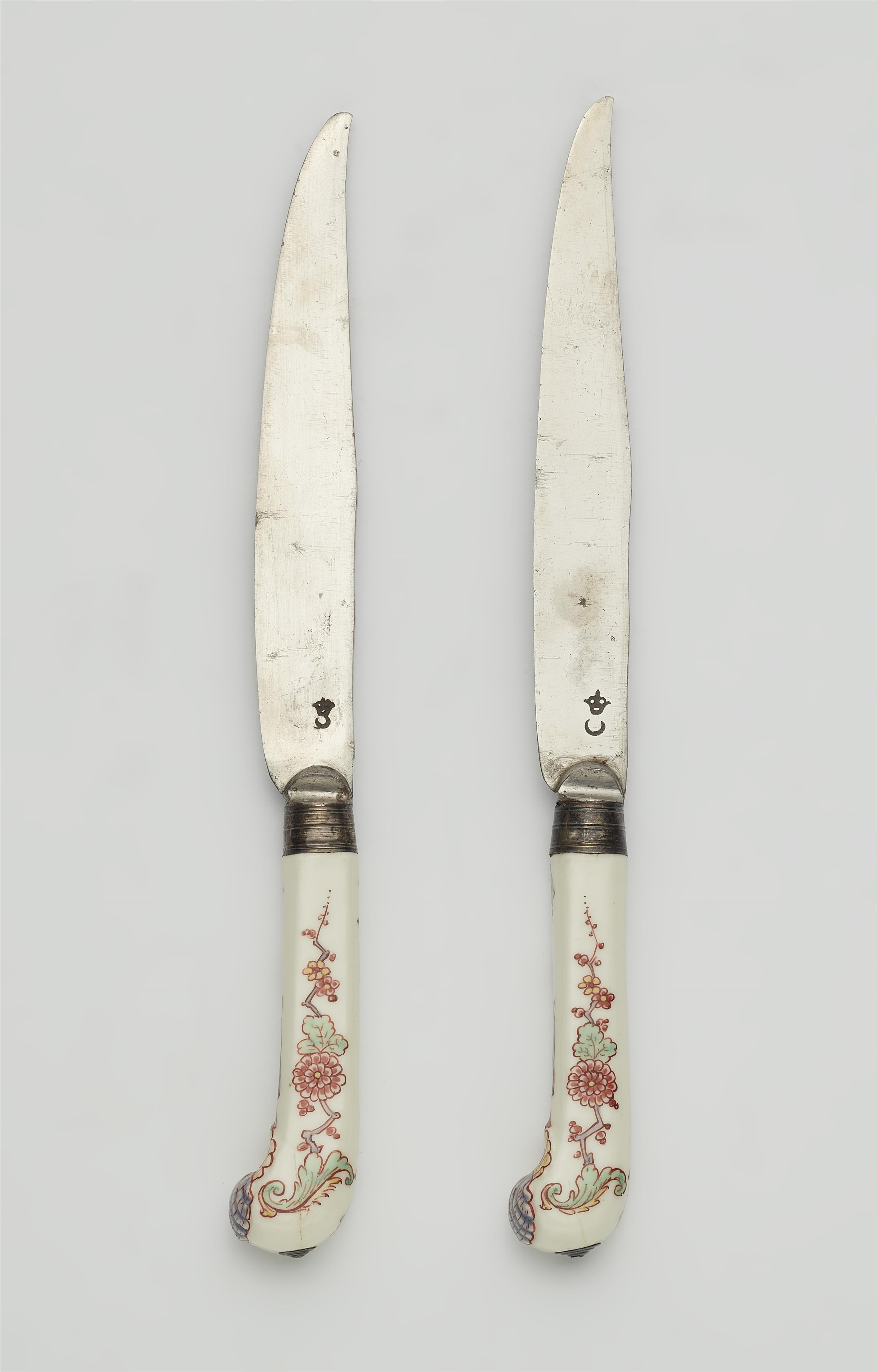 Two knives with Saint-Cloud soft porcelain handles - image-1