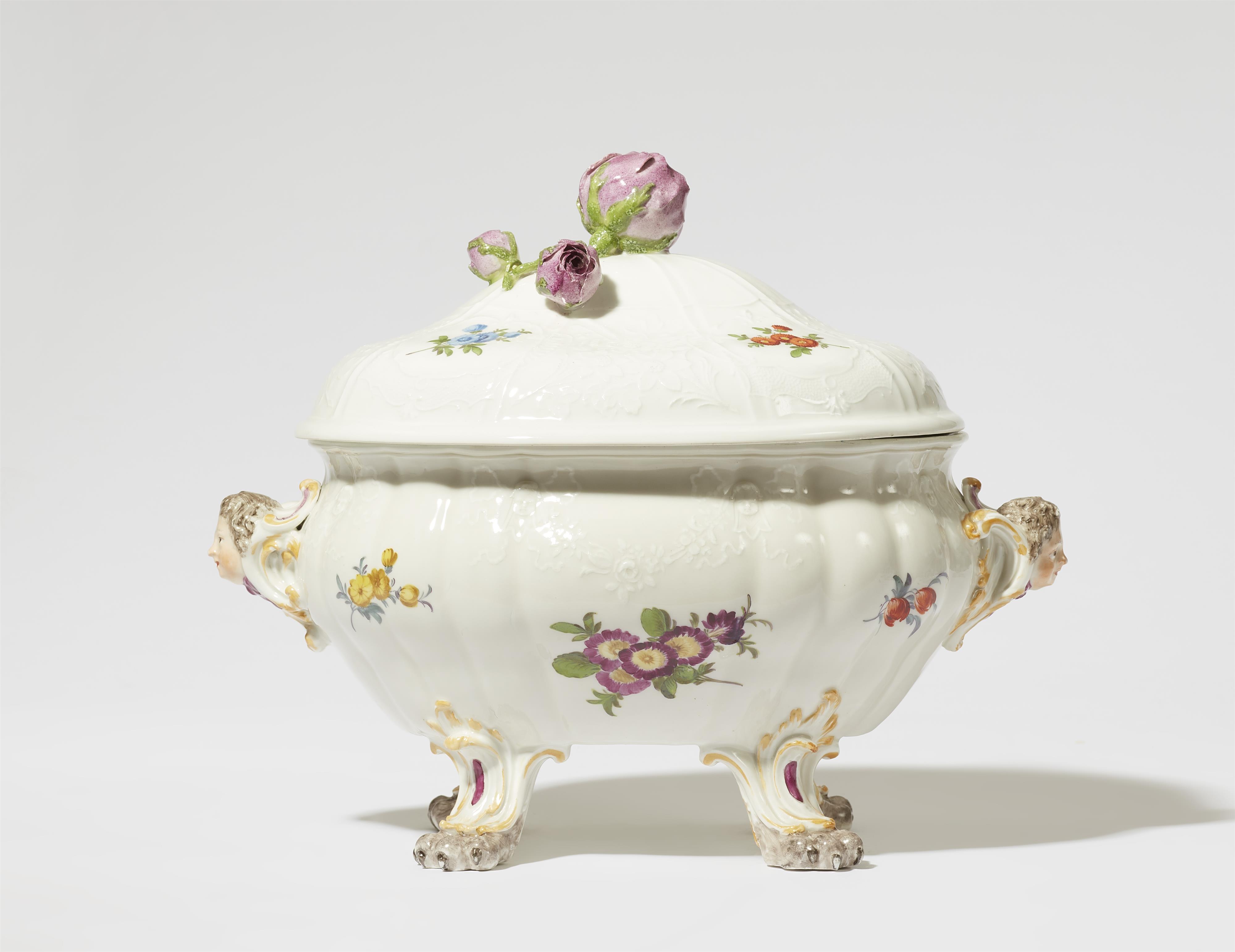 A Meissen porcelain tureen from the "Vestunen" service for King Friedrich II - image-2