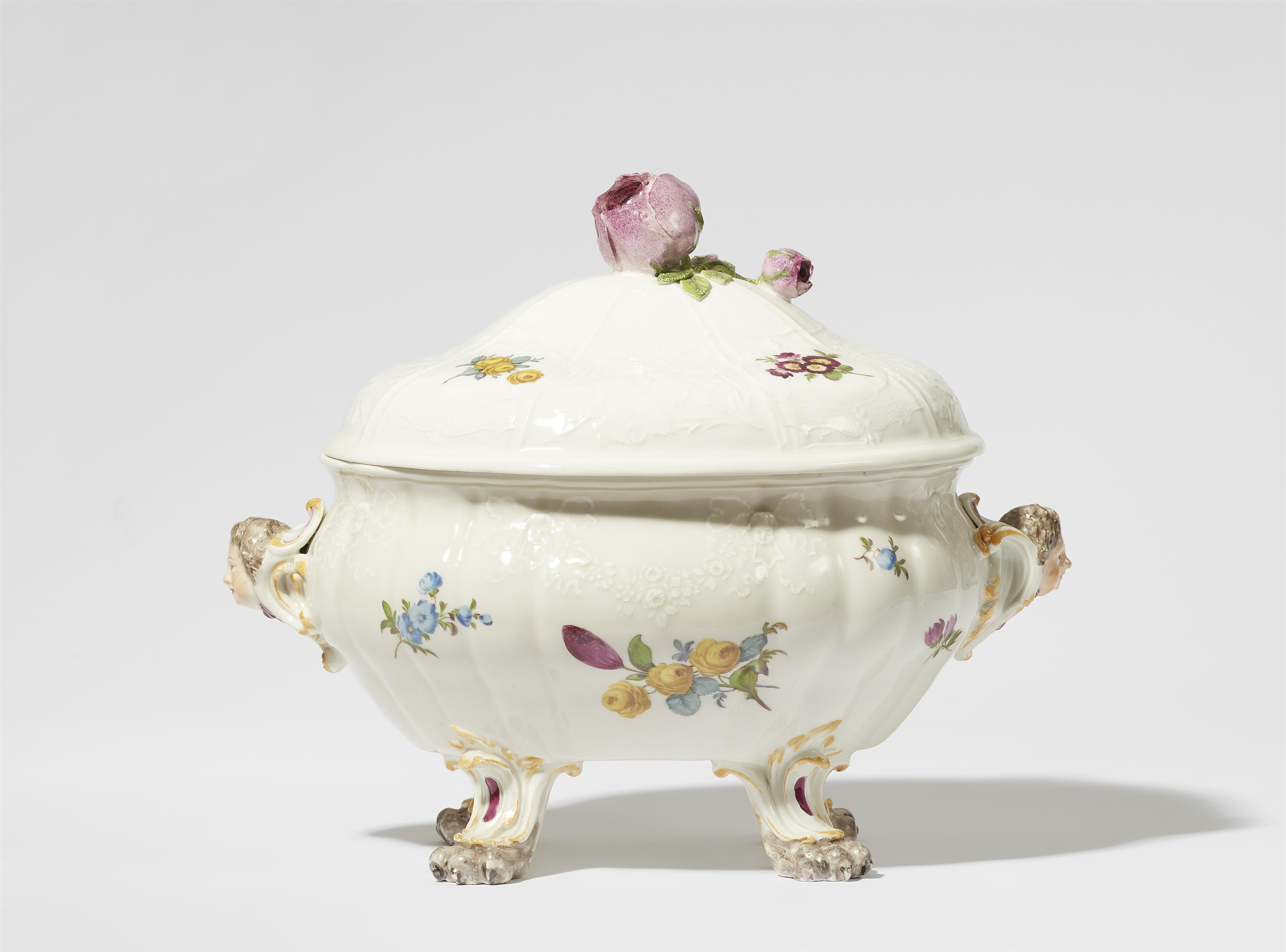 A Meissen porcelain tureen from the "Vestunen" service for King Friedrich II - image-1