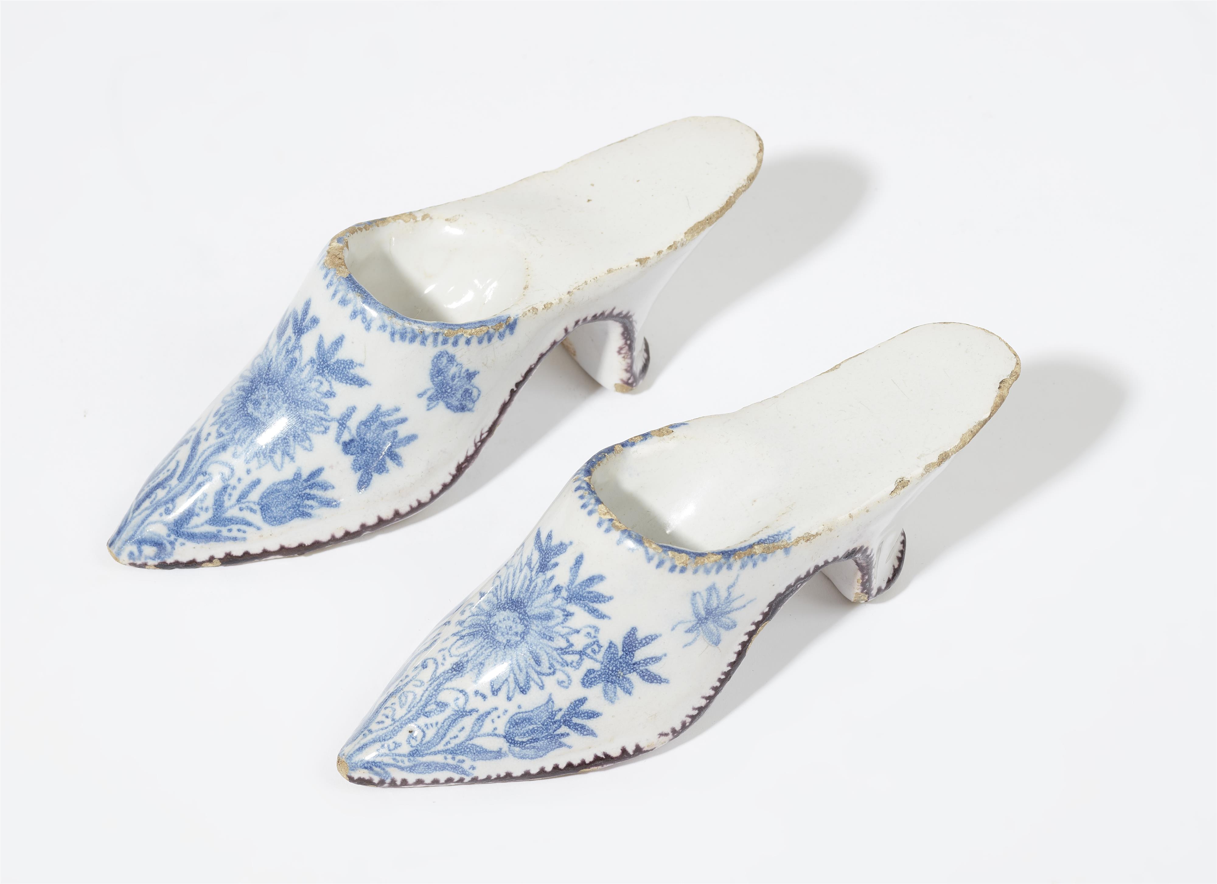 A small pair of faience slippers - image-1