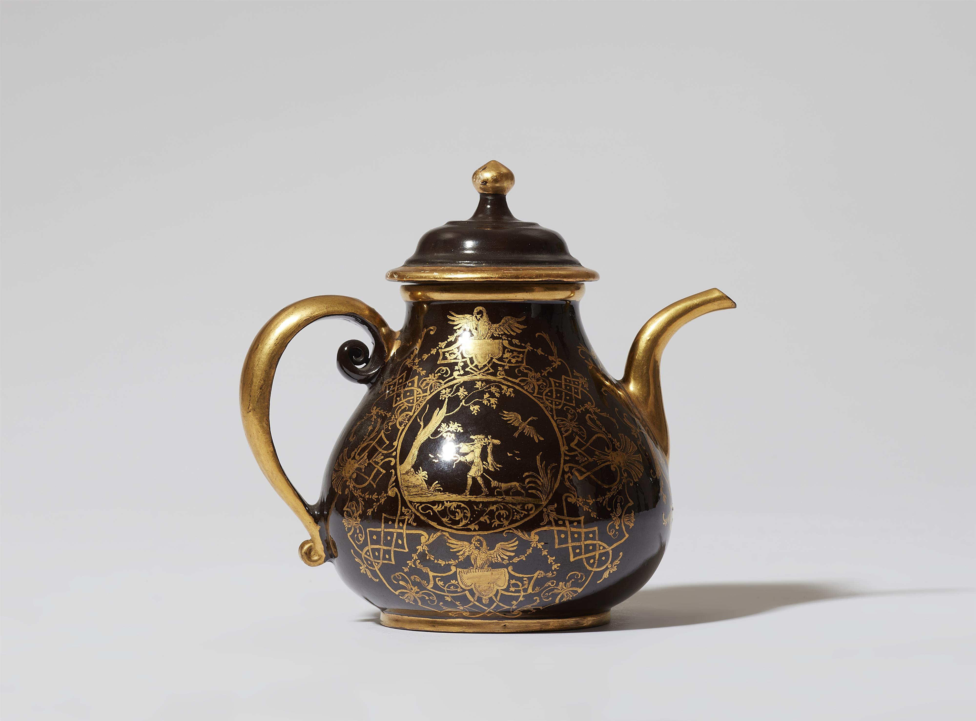 A Bayreuth faience teapot with hunting motifs - image-3