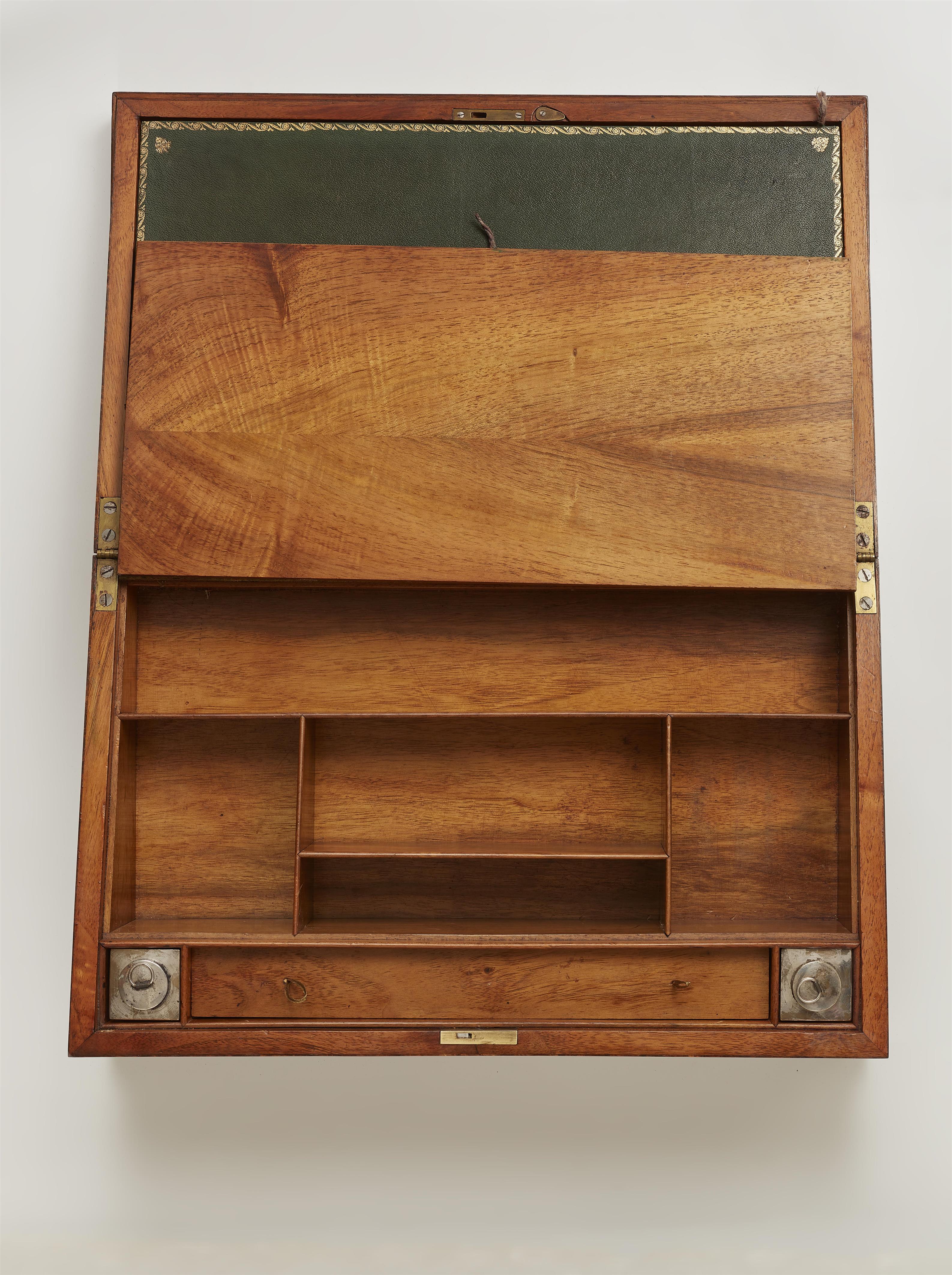 Multifunktionaler tragbarer Schreibkasten von David Roentgen - image-3