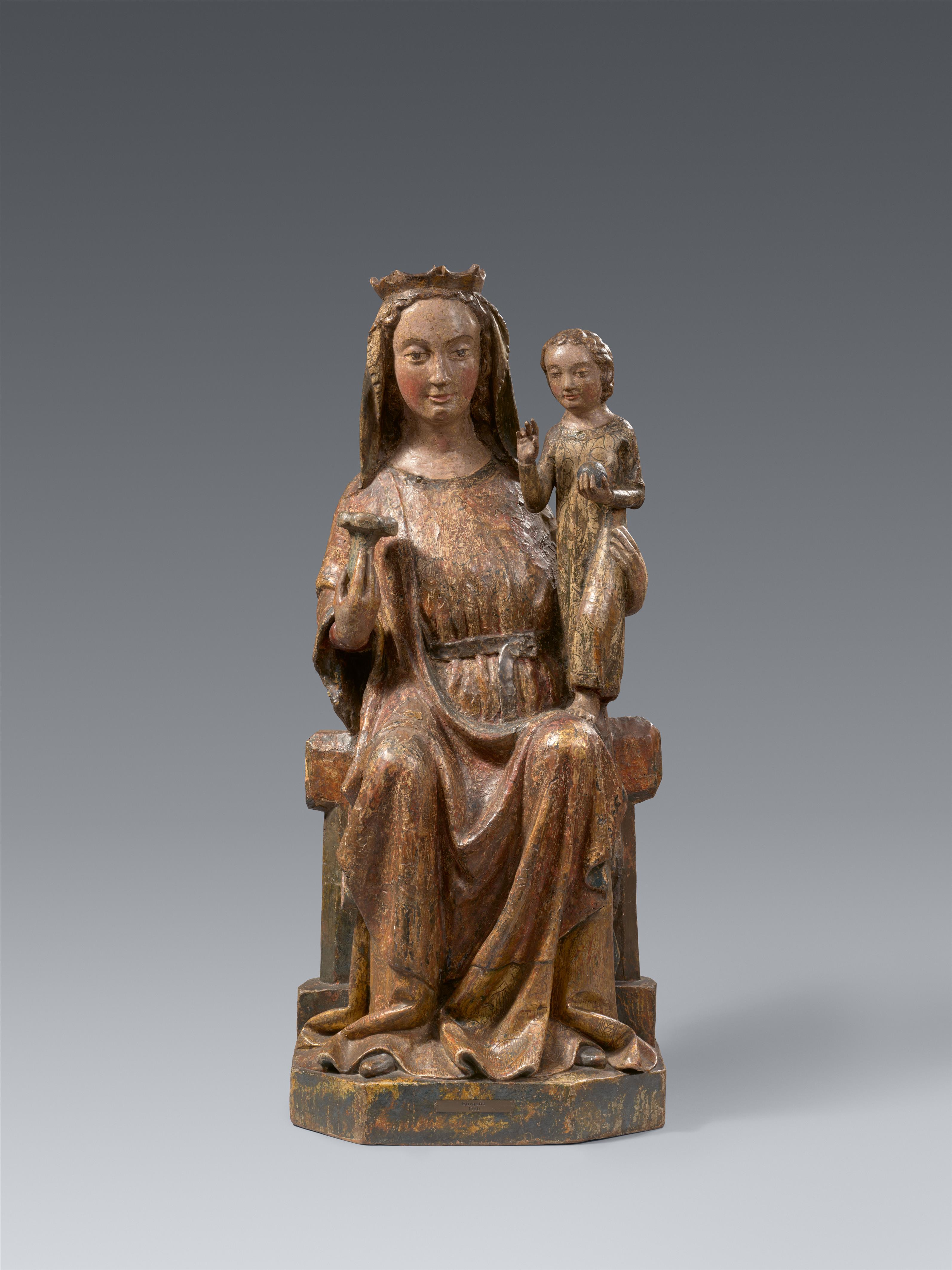 Probably Burgundy late 14th century - A carved wood figure of the Madonna enthroned, presumably Burgundy, late 14th century - image-1