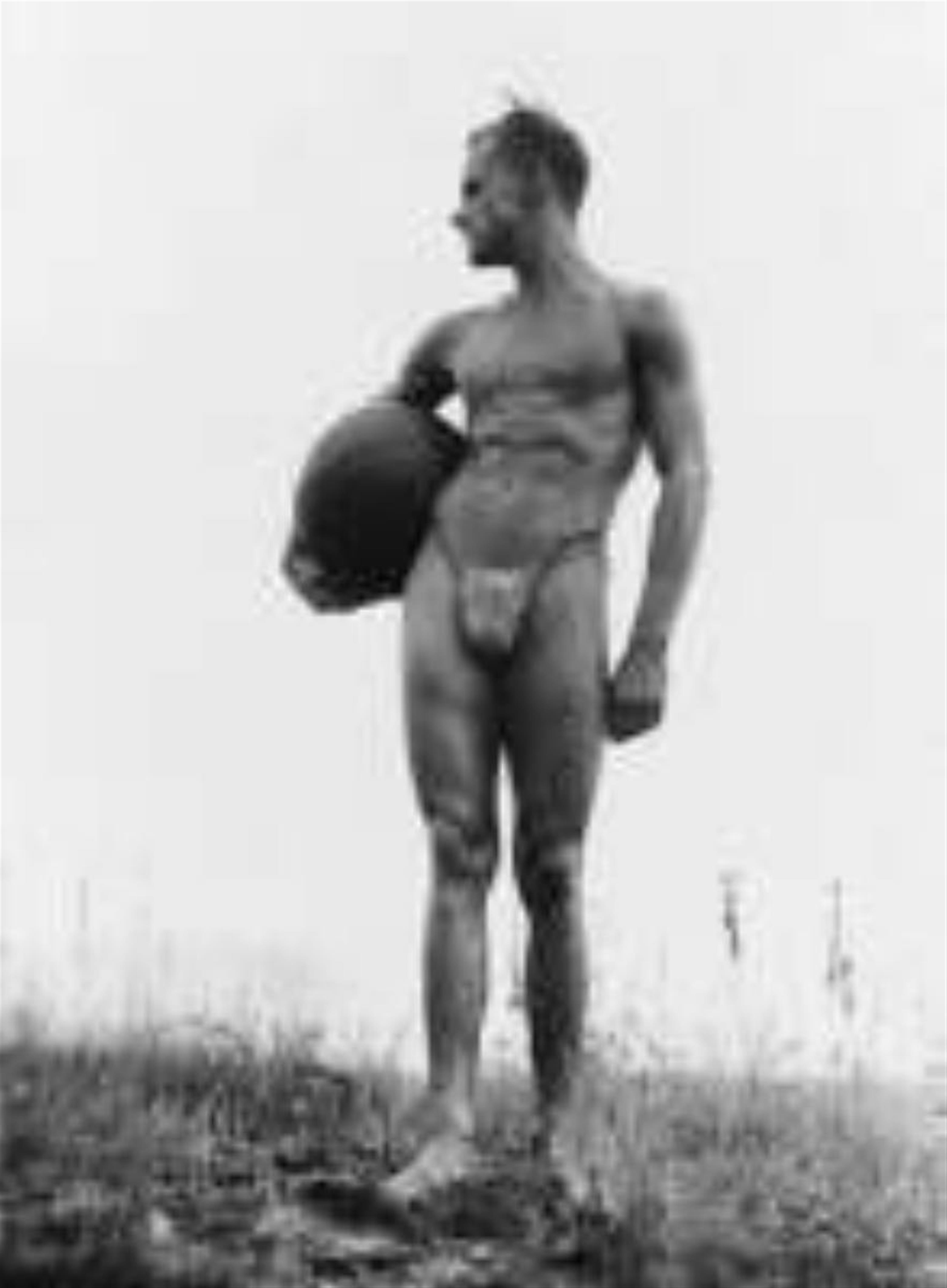 Gerhard Riebicke - Stehender Athlet mit Ball - image-1