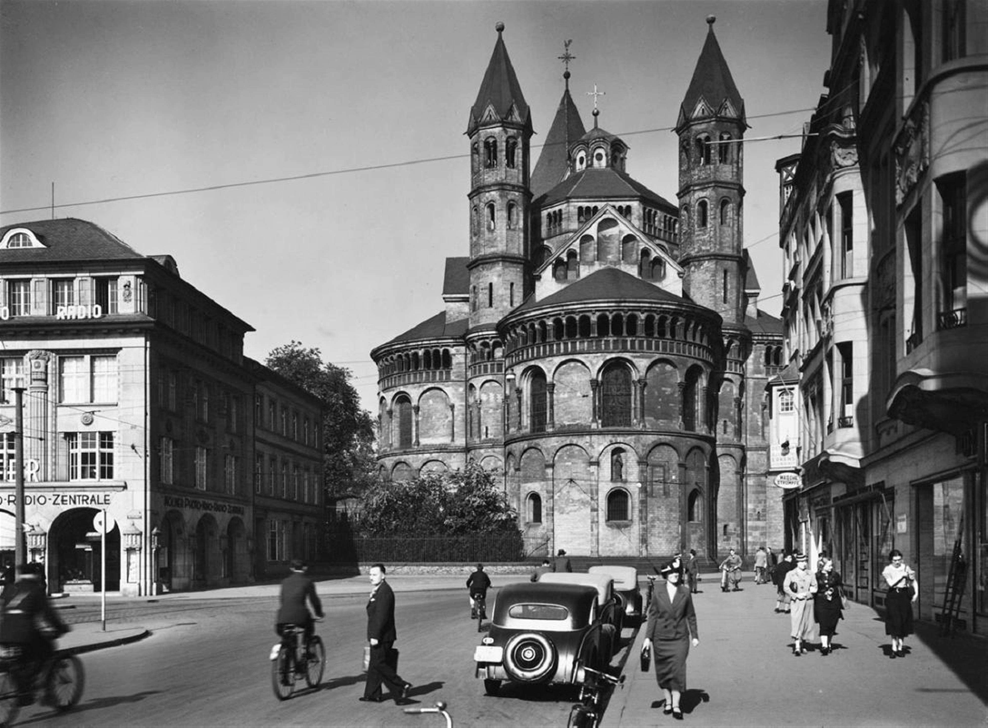 St. Aposteln, Köln. 1930er Jahre St. Aposteln, Köln. 1946 - image-2