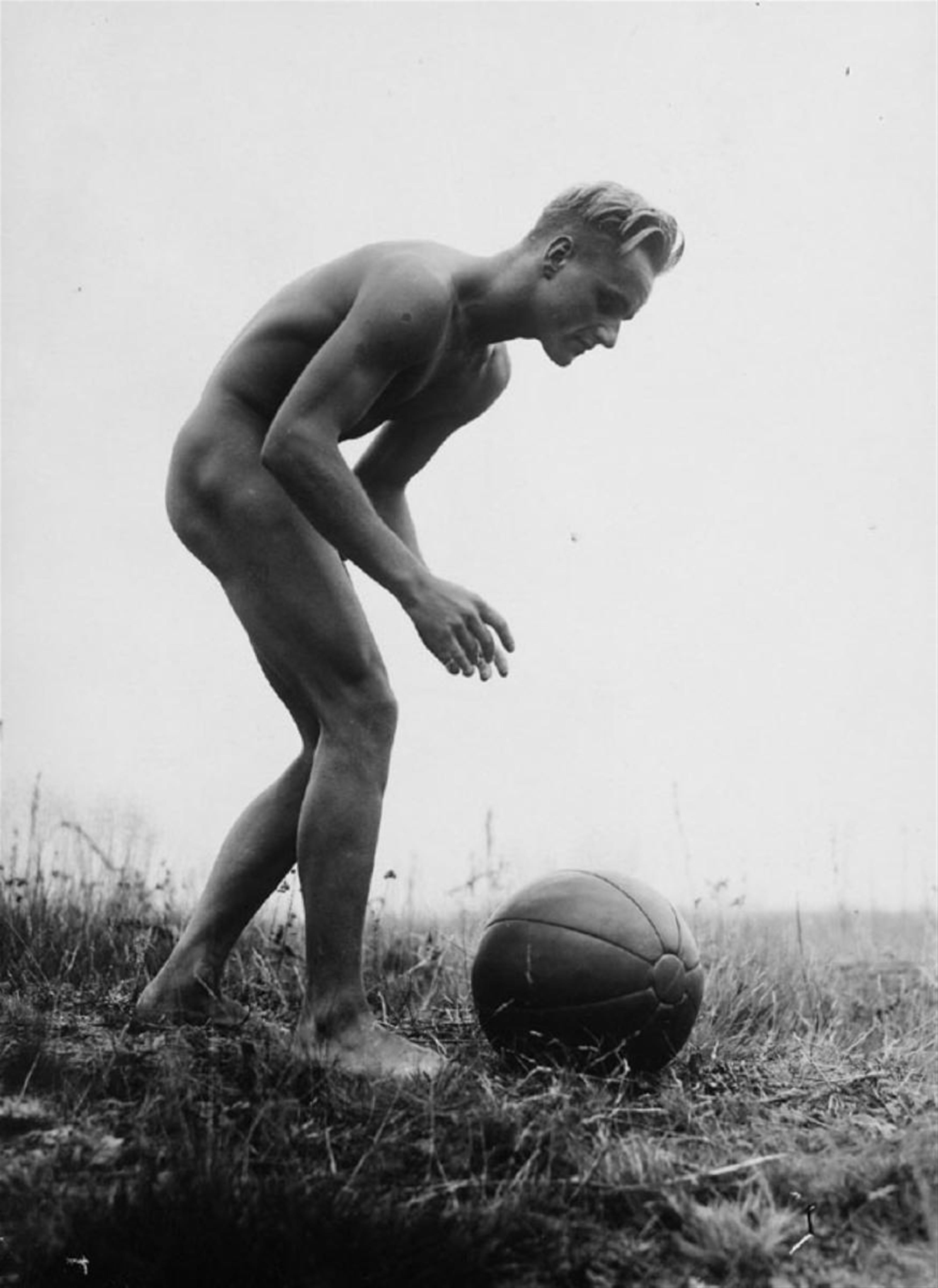 Gerhard Riebicke - Athlet mit Ball - image-1