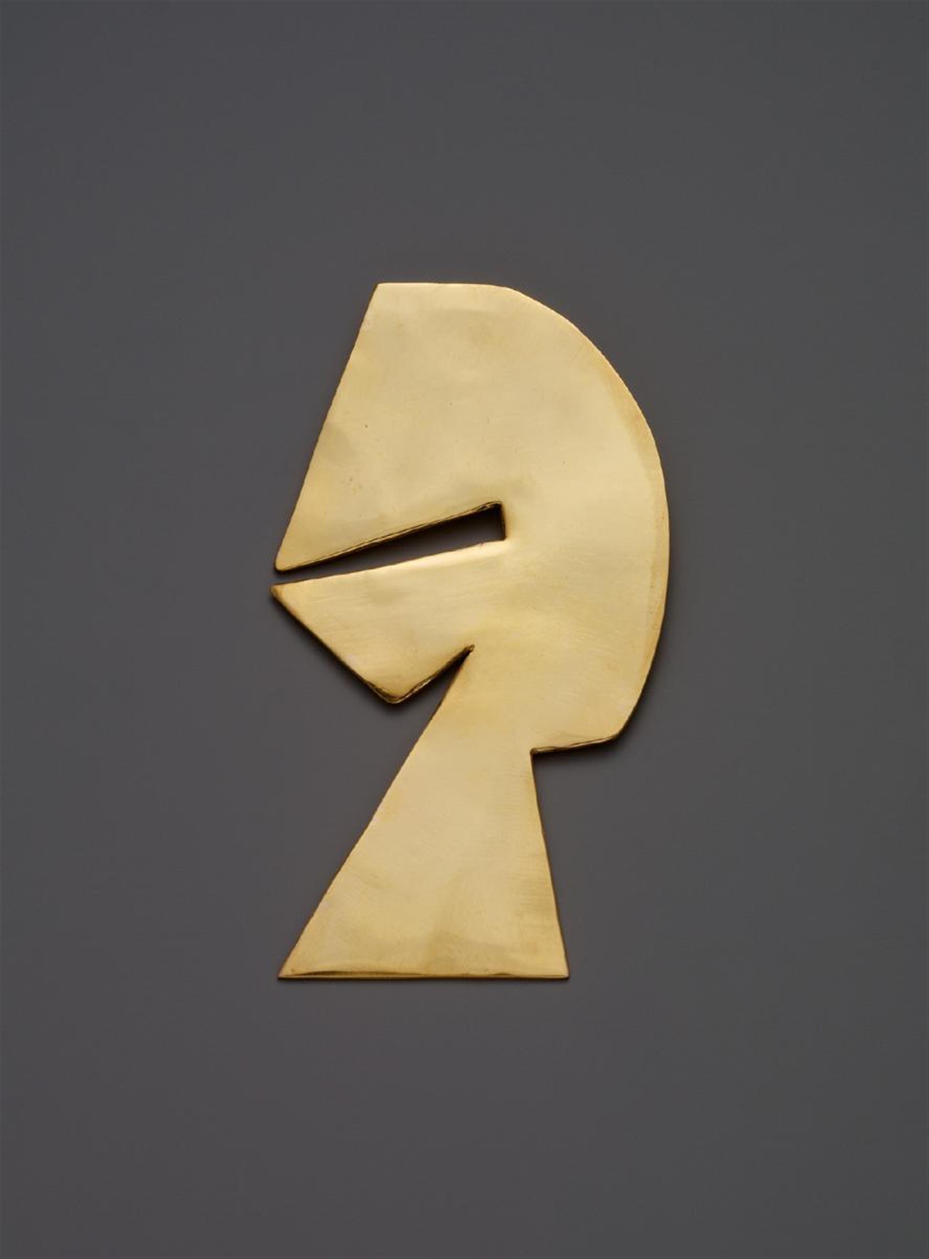 Hans Arp - Heaume (Découpage). Sculpture-Pendentif - image-1