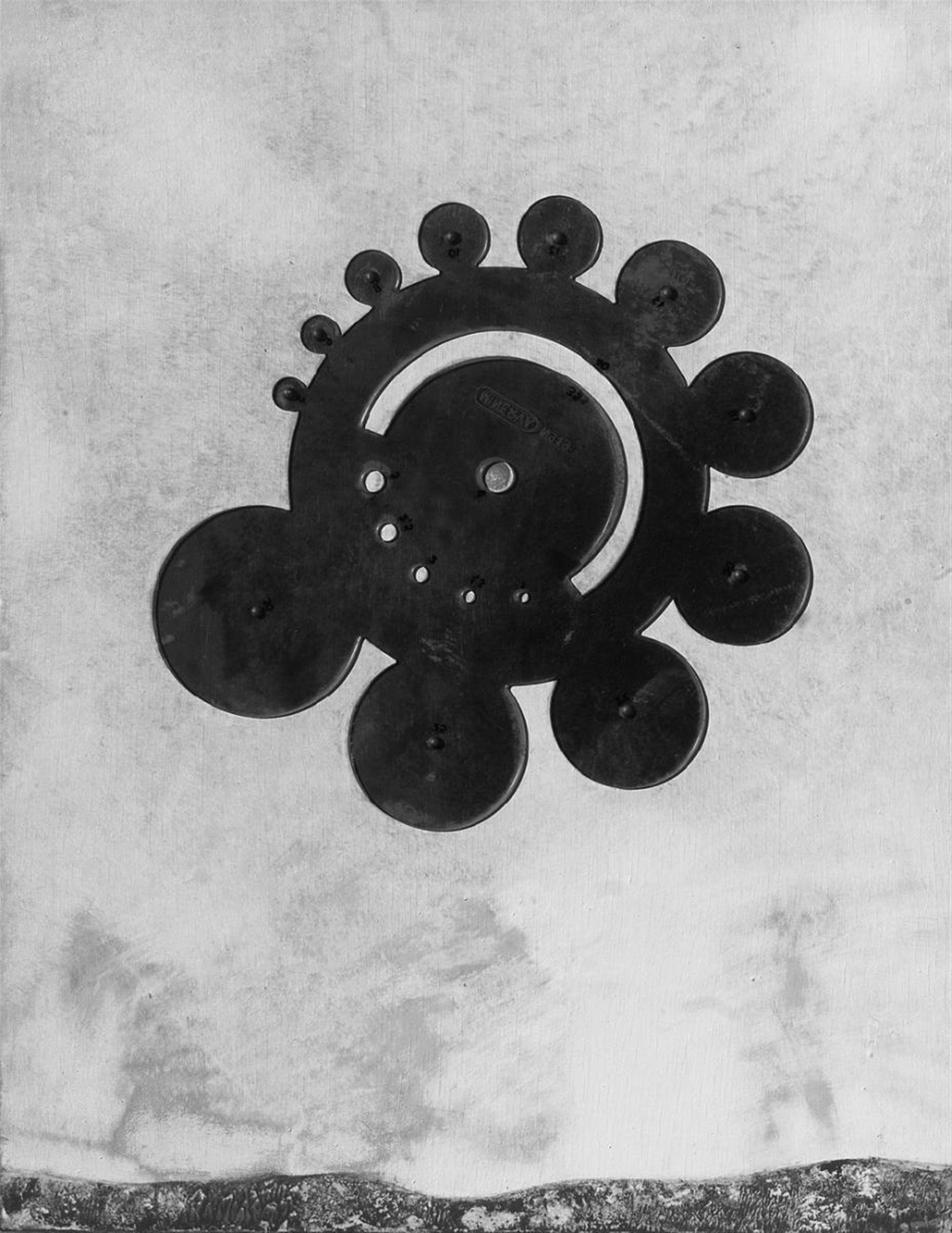 Max Ernst - Aus dem Tagebuch eines 1000jährigen Astronauten: er überwacht die Vollendung eines verschnörkelten Weltraums - image-1