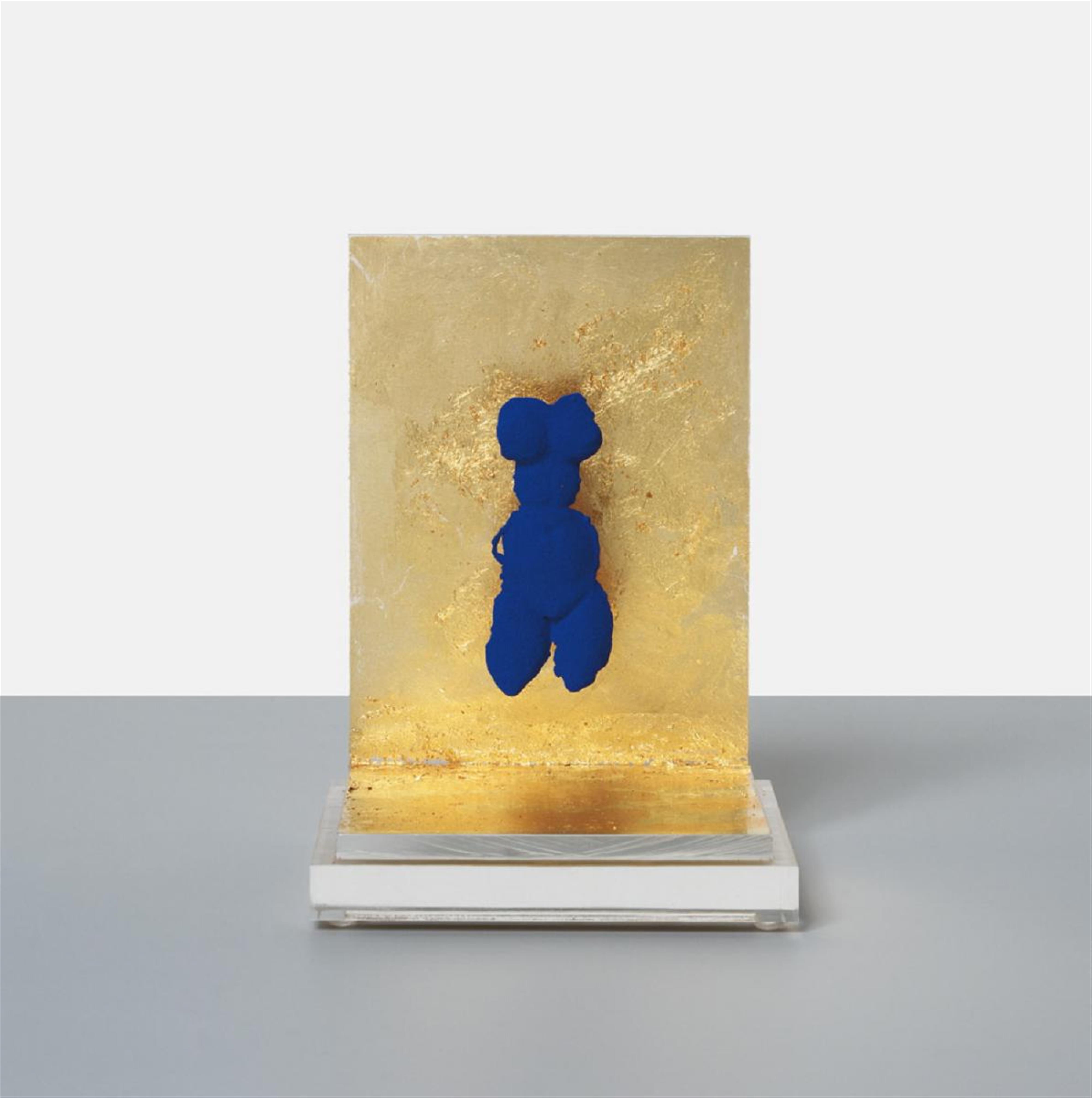 Yves Klein - Petite Vénus bleue - image-1