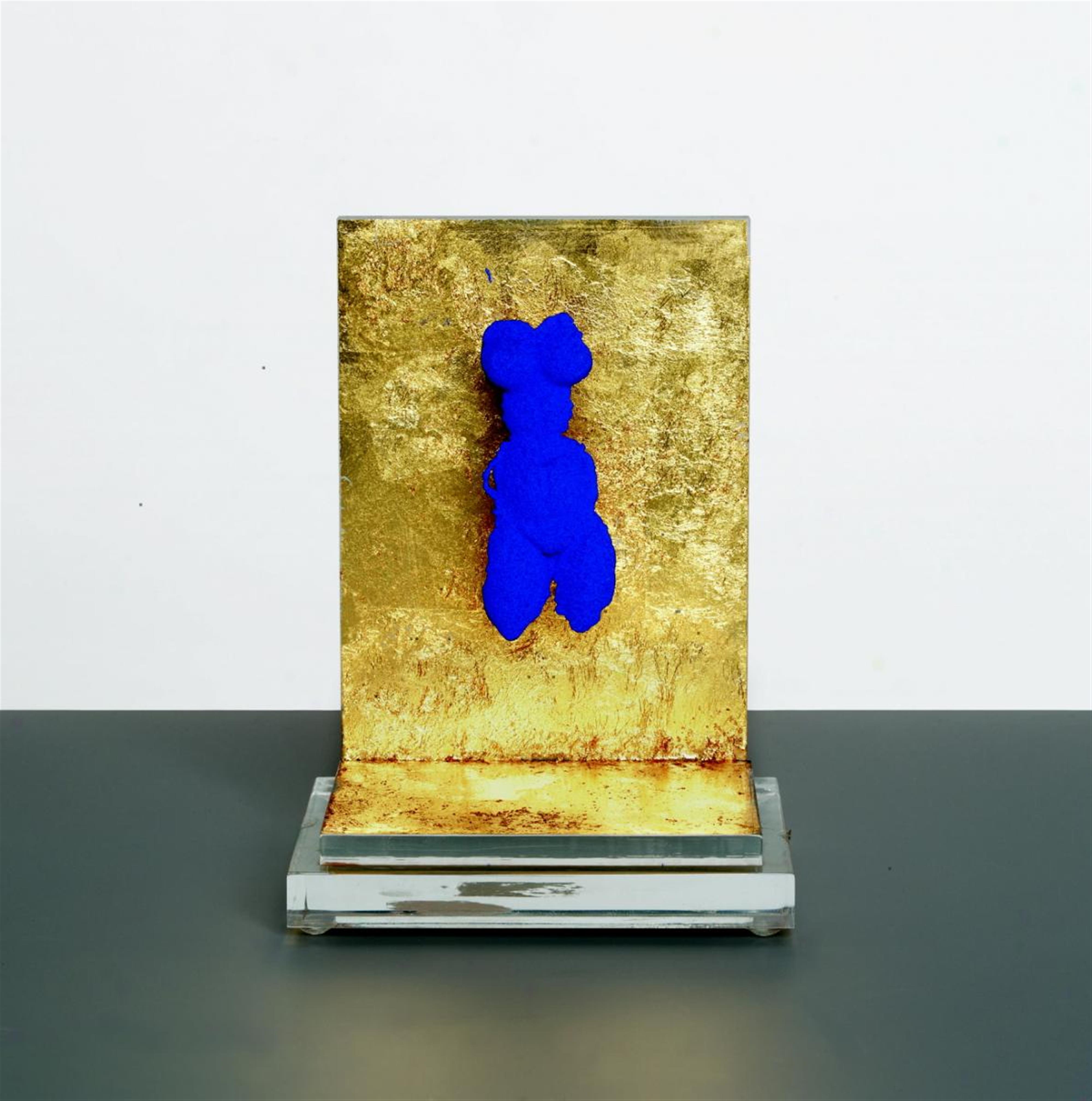 Yves Klein - Petite Vénus Bleue - image-1