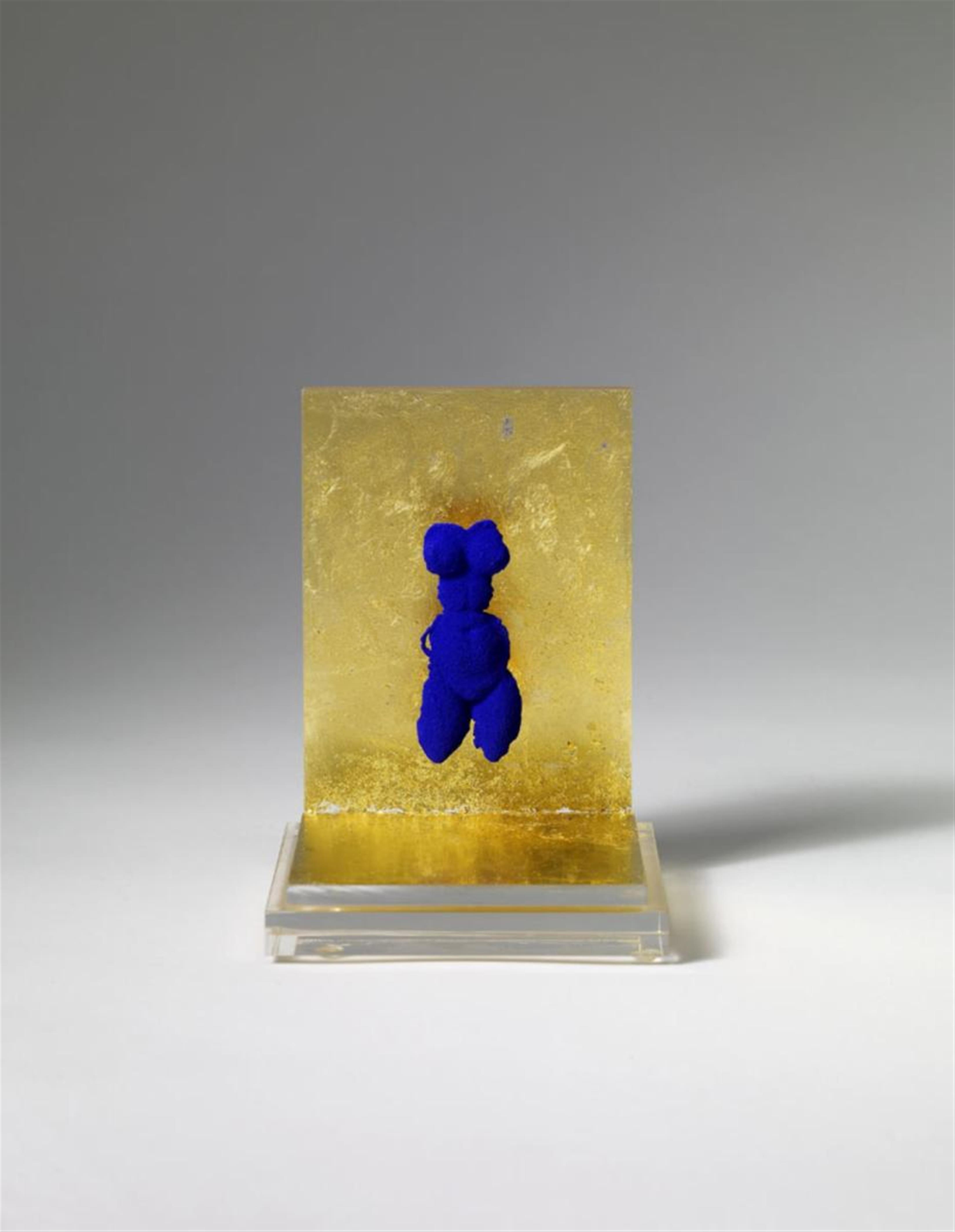 Yves Klein - Petite Vénus bleue - image-1