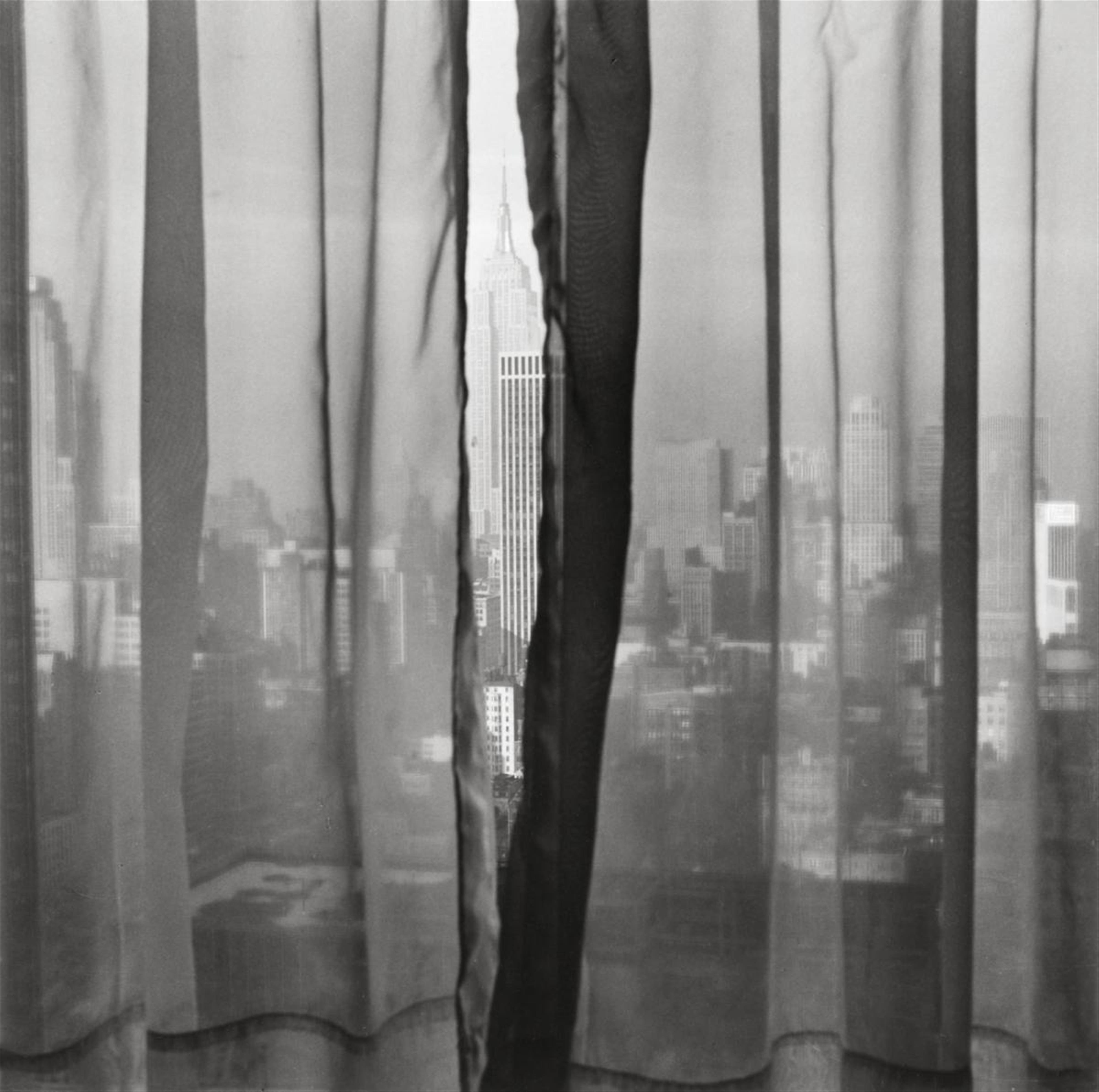 Fritz Henle - MANHATTEN WITH THE EMPIRE STATE BUILDING - image-1