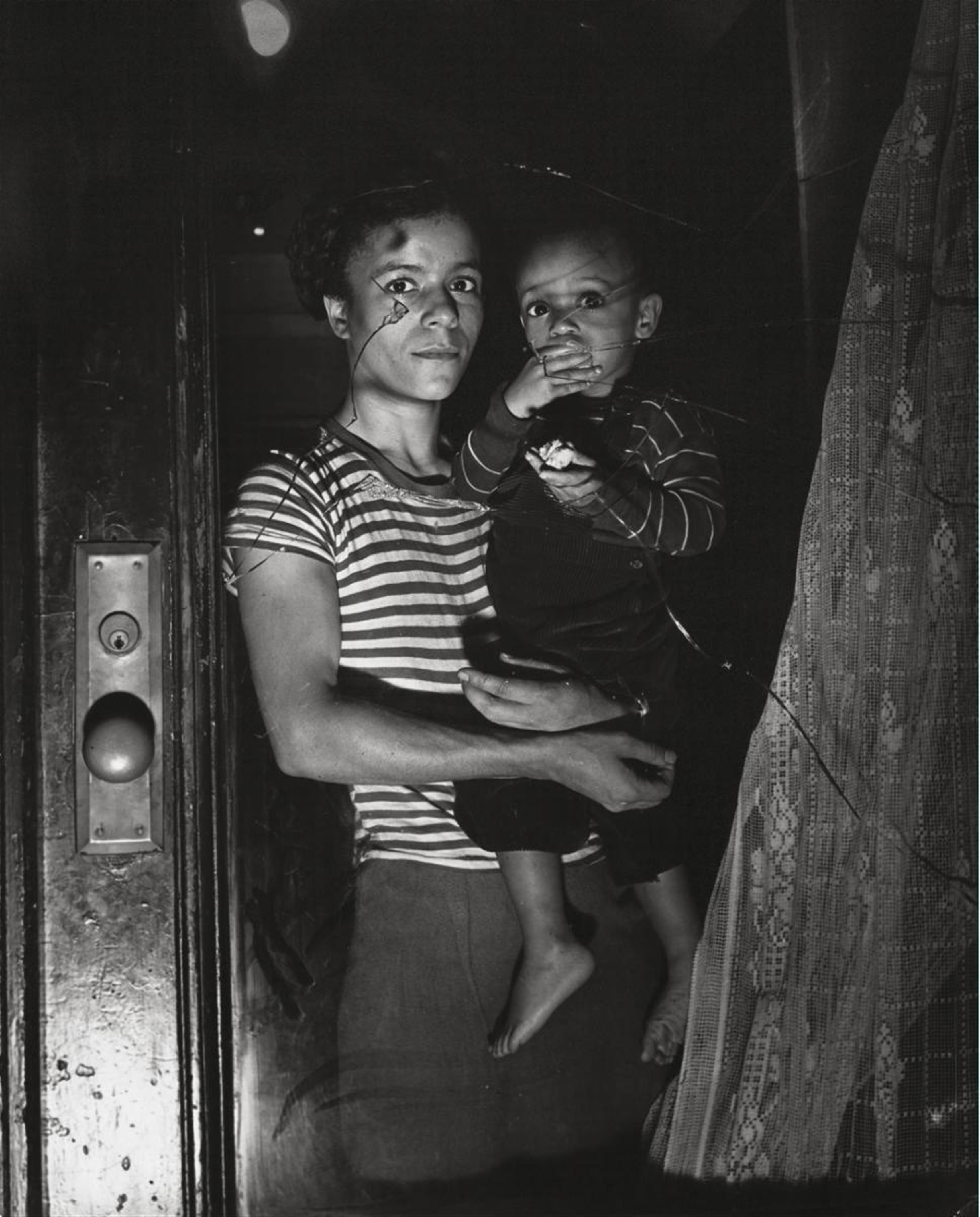 Weegee (Arthur Fellig) - MOTHER AND CHILD IN HAARLEM - image-1