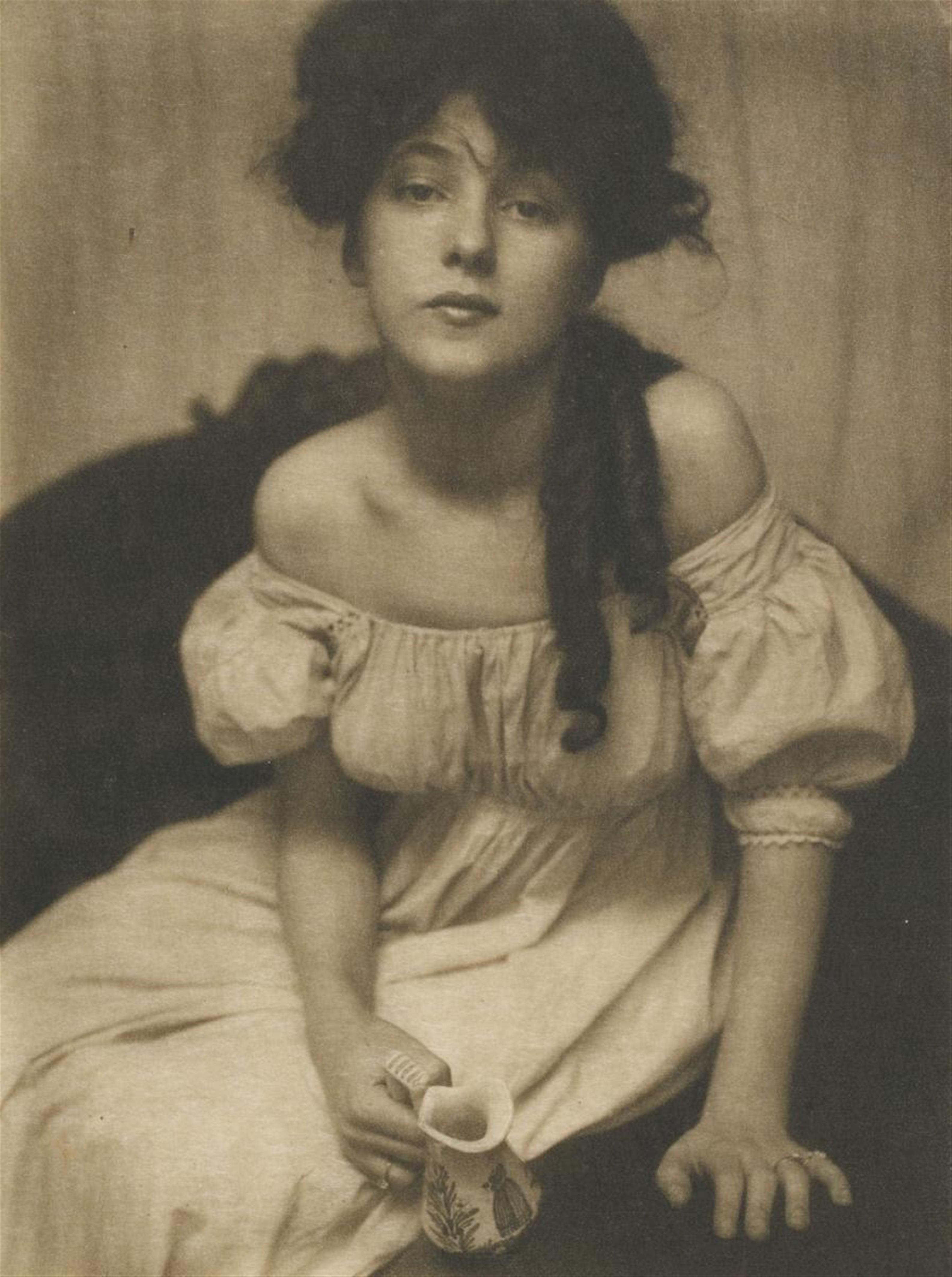 Gertrude Käsebier - PORTRAIT (MISS N.) - image-1