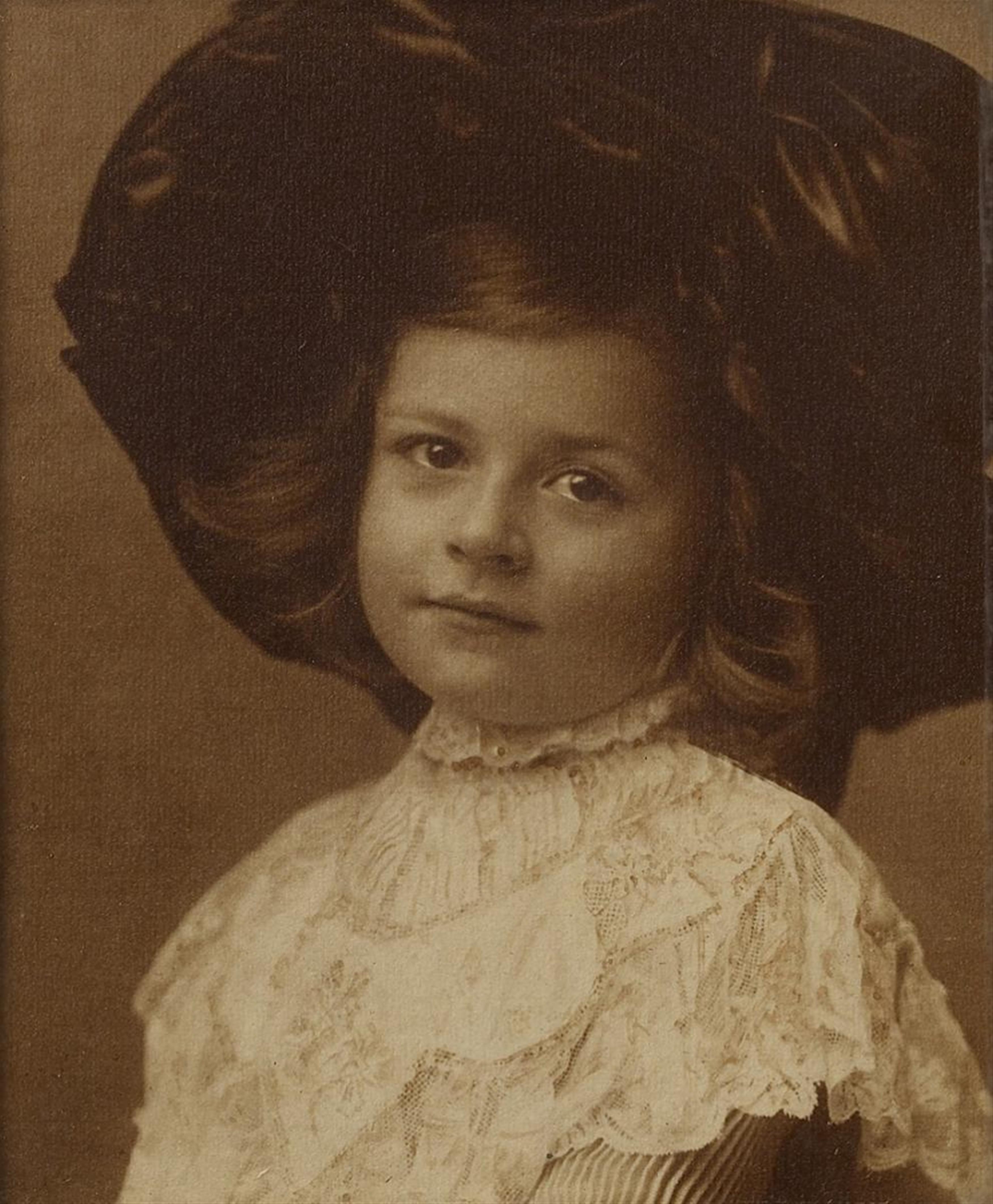 Nicola Perscheid - PORTRAIT OF A CHILD - image-2