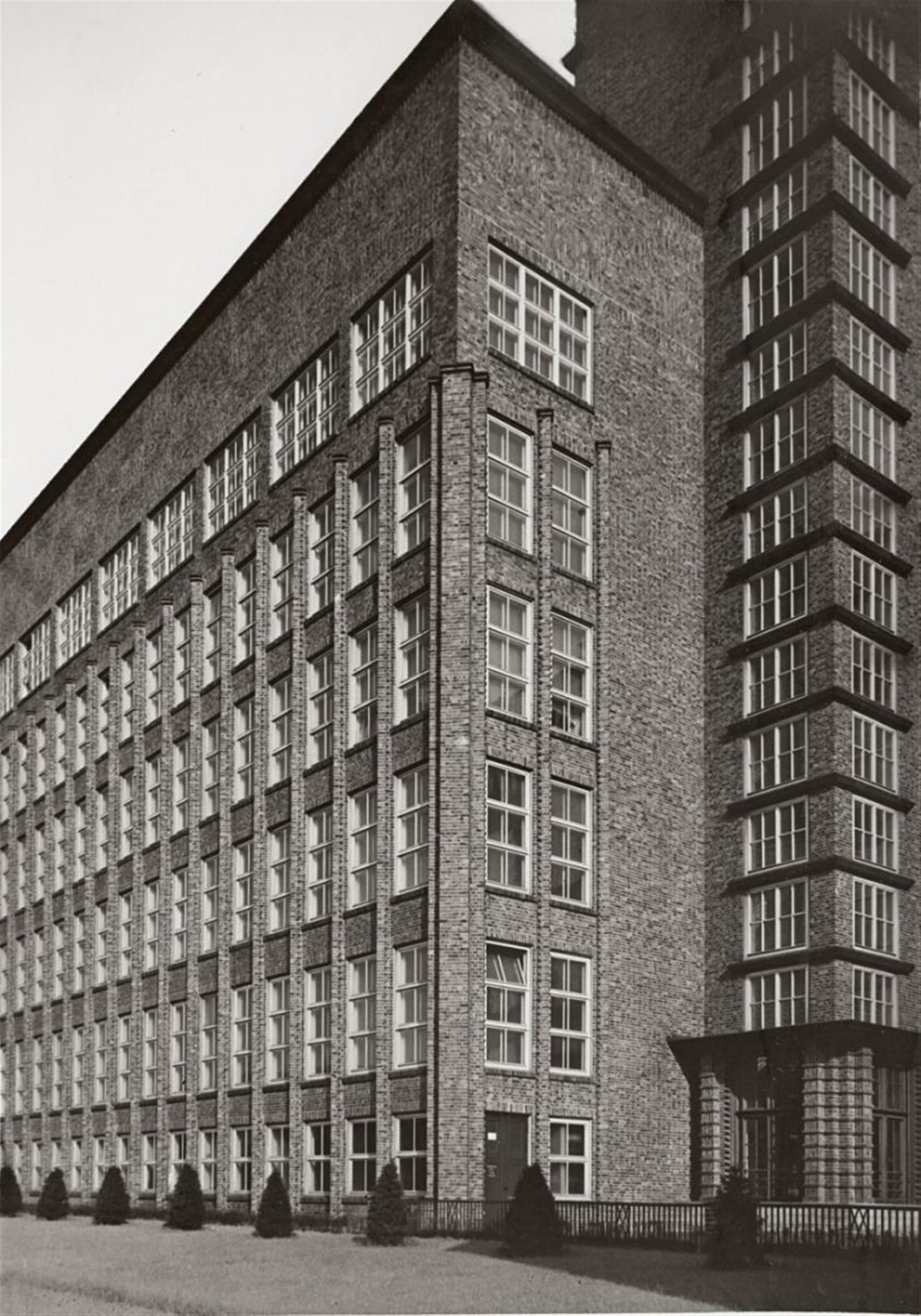 Albert Renger-Patzsch - BRICK BUILDING, ROGO FACTORY - image-1