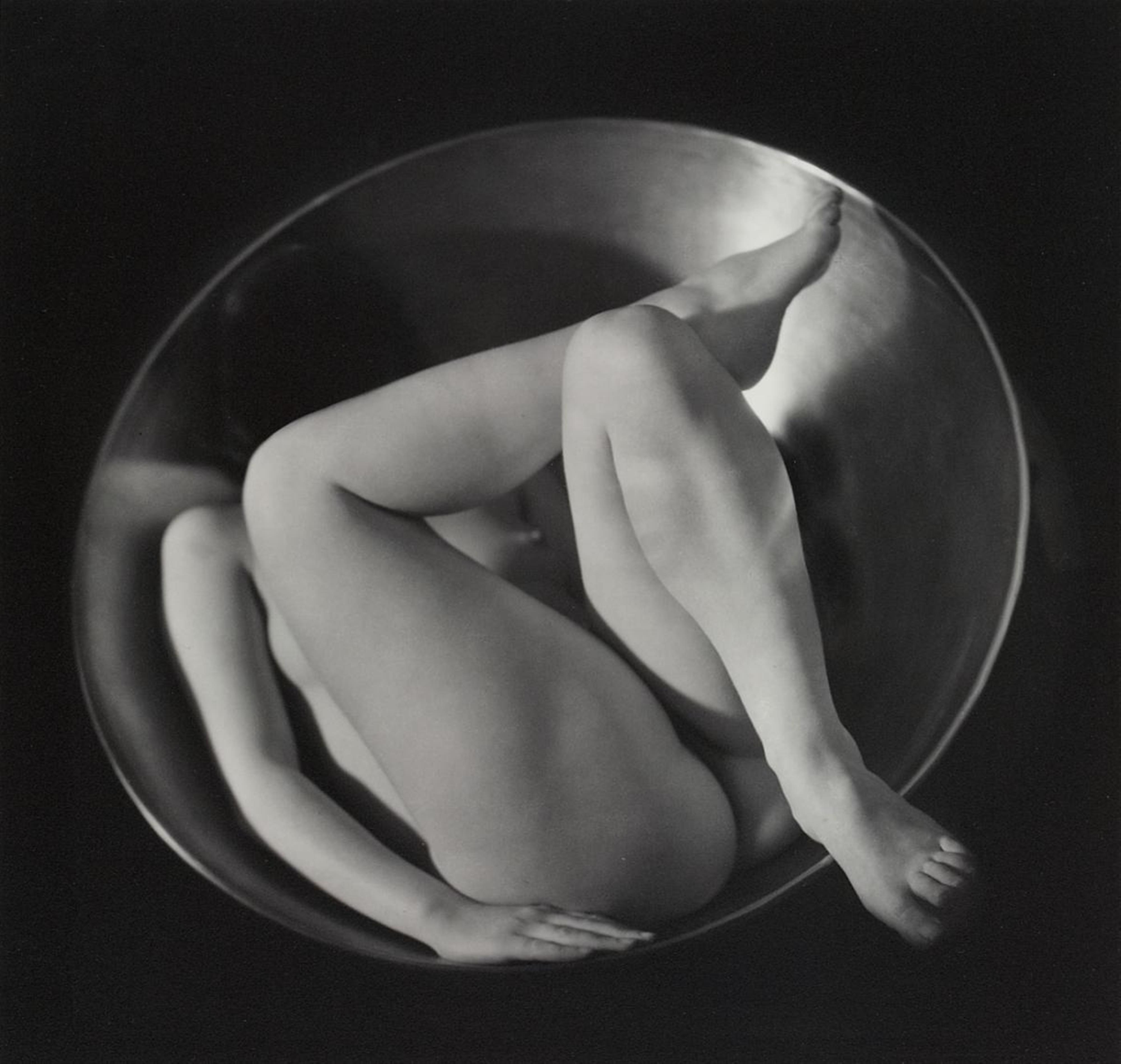 Ruth Bernhard - IN THE CIRCLE - image-1