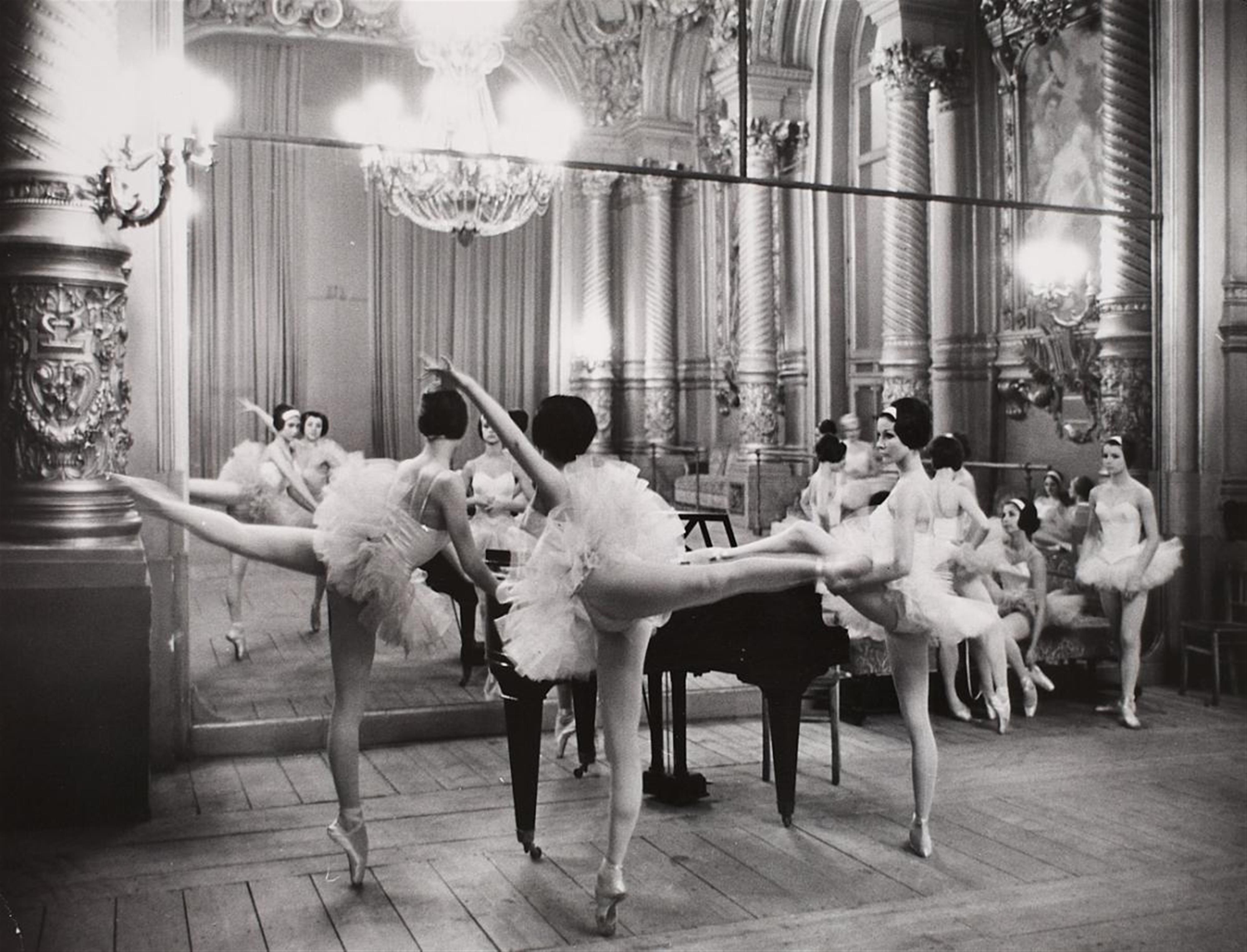 Alfred Eisenstaedt - THE PARISIANS (BALLERINAS AT THE PARIS OPERA) - image-1
