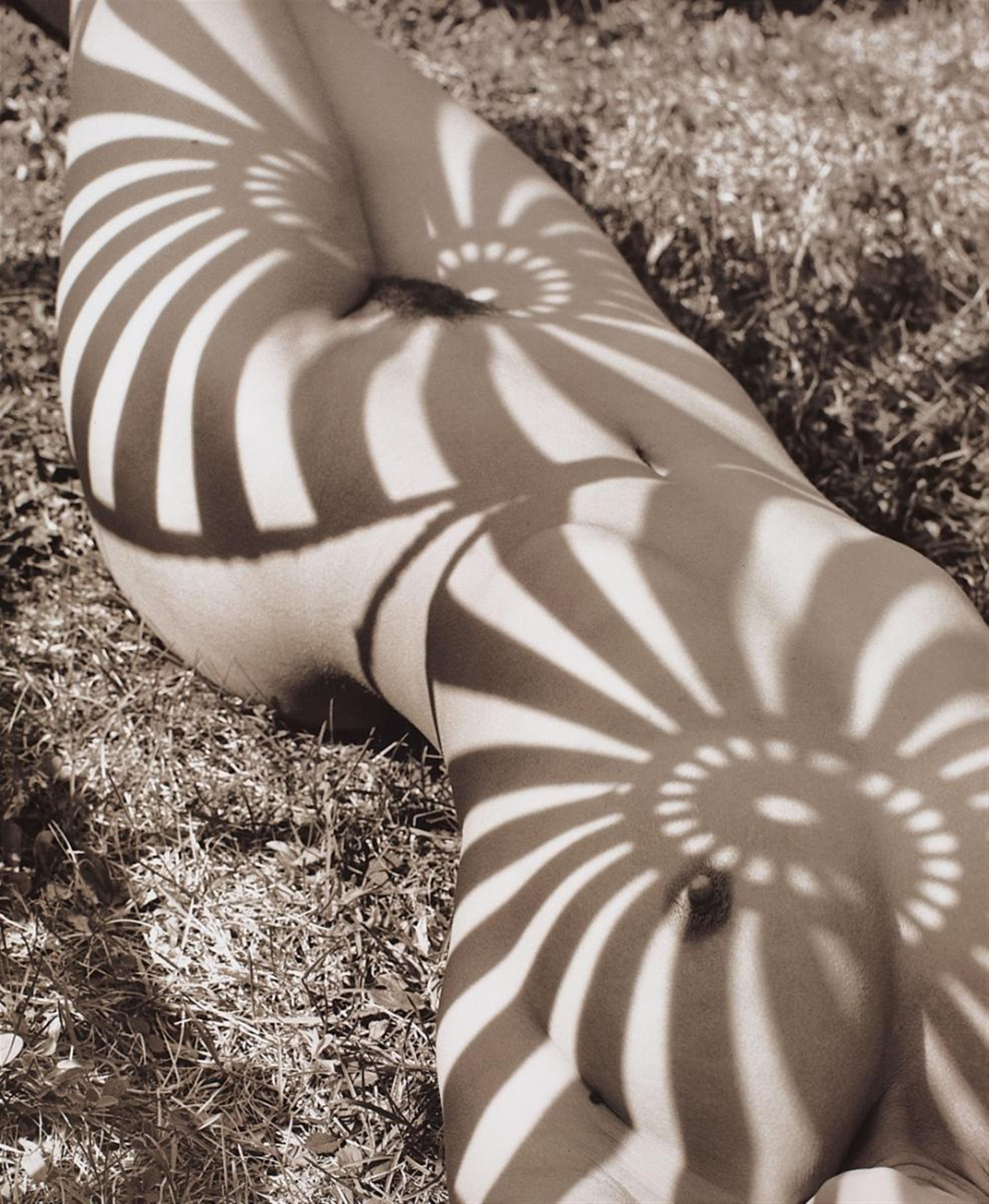 Herb Ritts - NEITH WITH SHADOWS. FRONT VIEW - image-1
