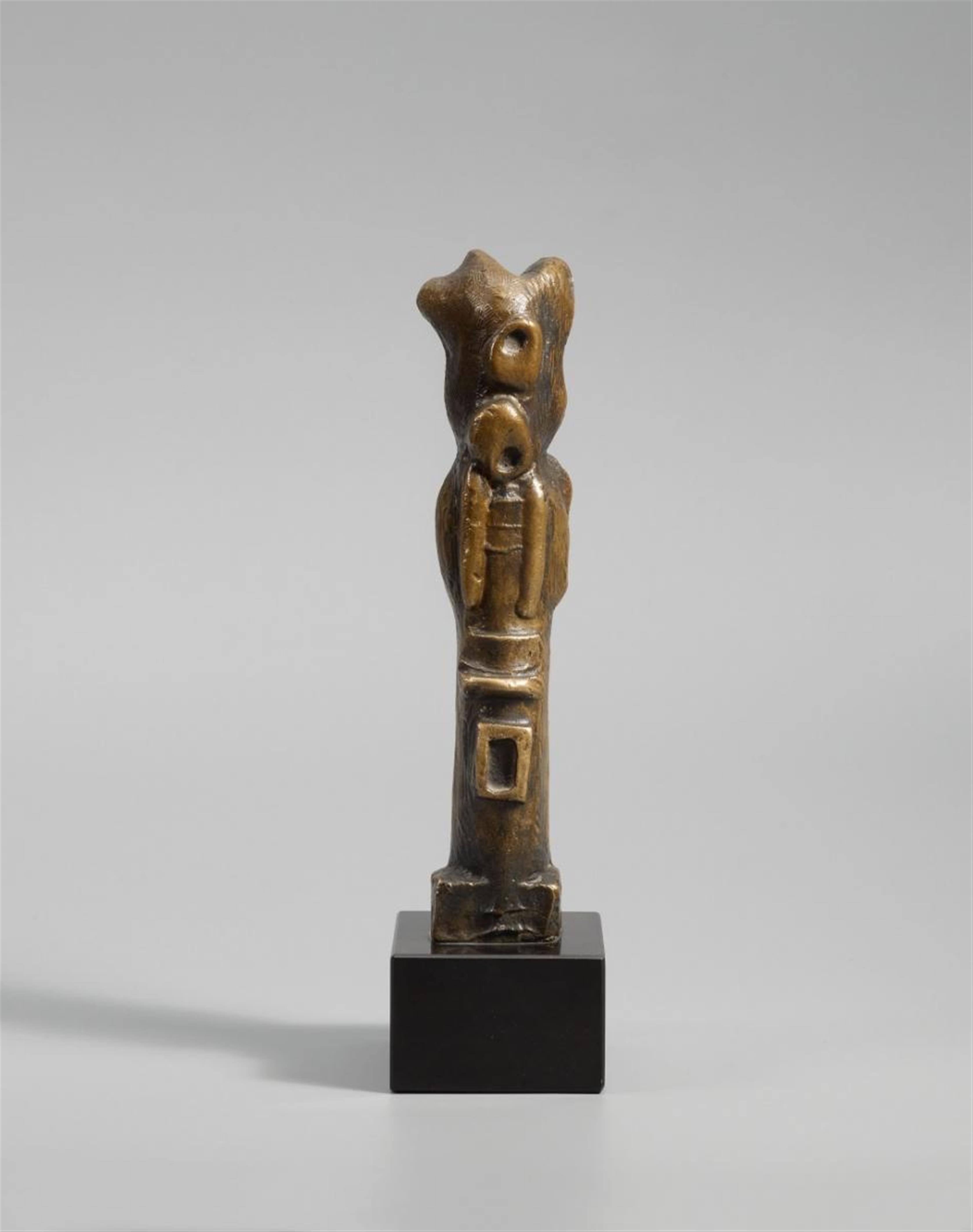 Henry Moore - Upright Motive: Maquette No. 9 - image-2