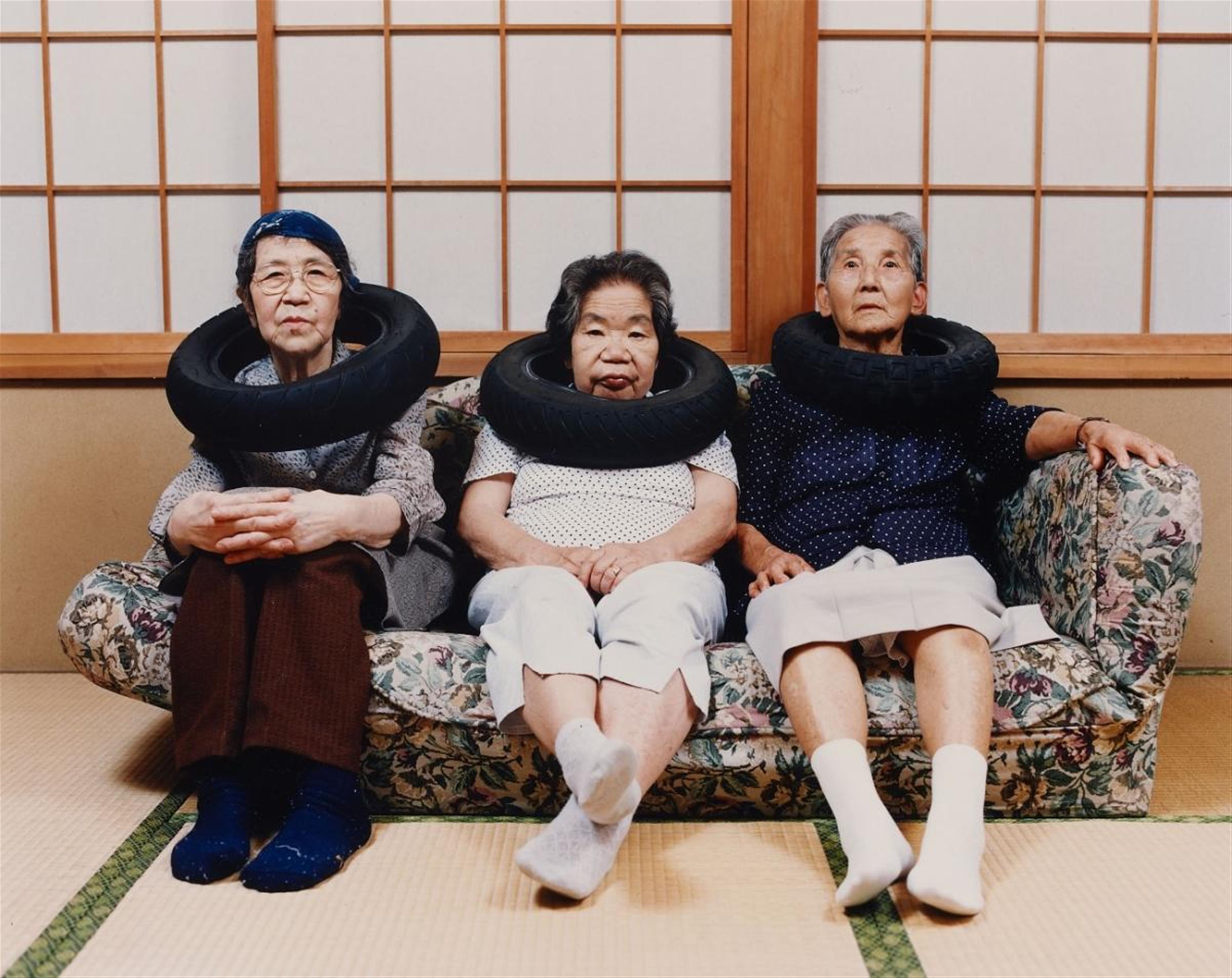 Tatsumi Orimoto - UNTITLED (FROM THE SERIES: TIRE TUBE COMMUNICATION: MAMA AND NEIGHBOURS) - image-1