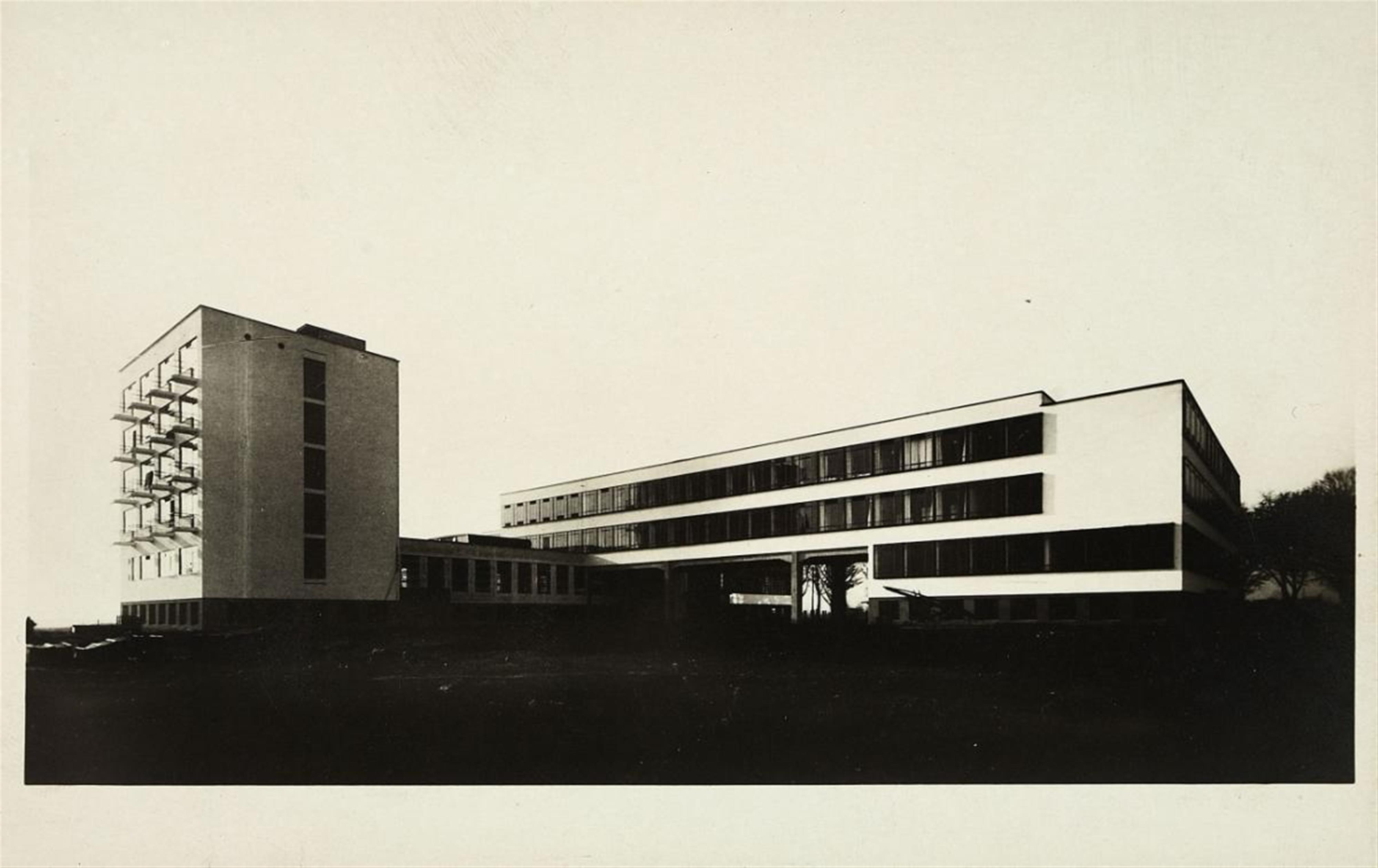 Lucia Moholy und Junkers Luftbild - BAUHAUS BUILDING IN DESSAU - image-2