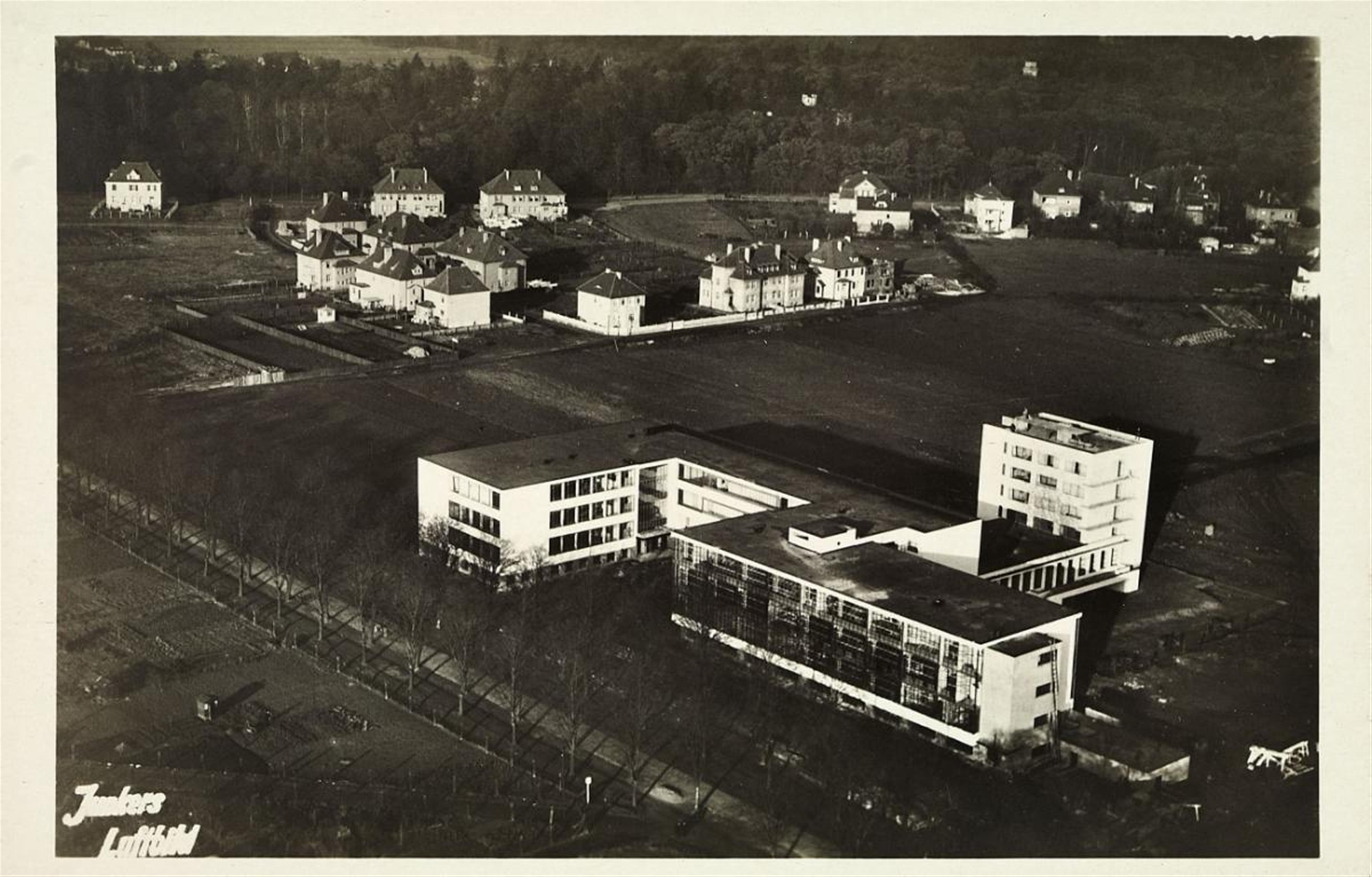 Lucia Moholy und Junkers Luftbild - BAUHAUS BUILDING IN DESSAU - image-3