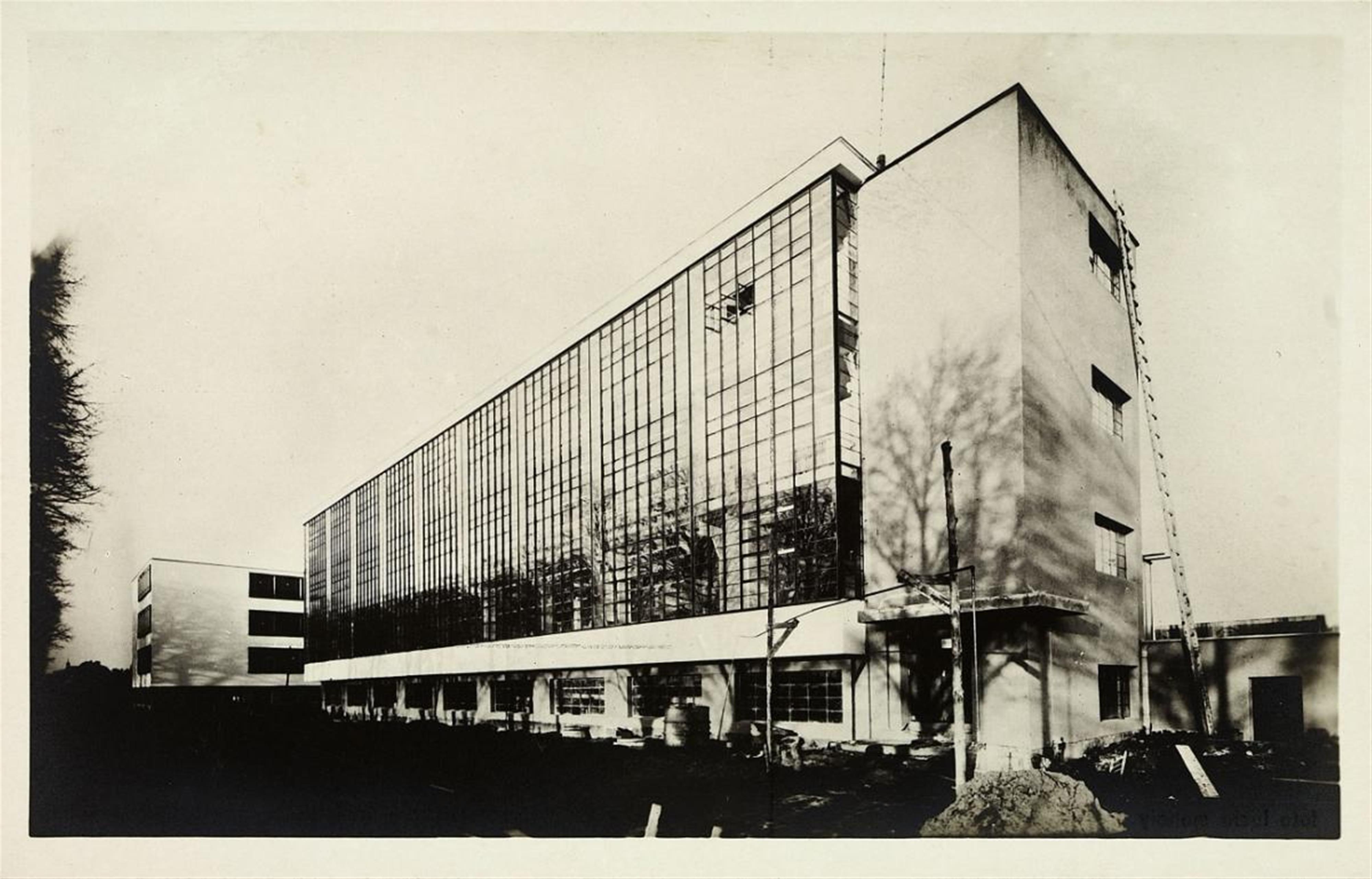 Lucia Moholy und Junkers Luftbild - BAUHAUS BUILDING IN DESSAU - image-1