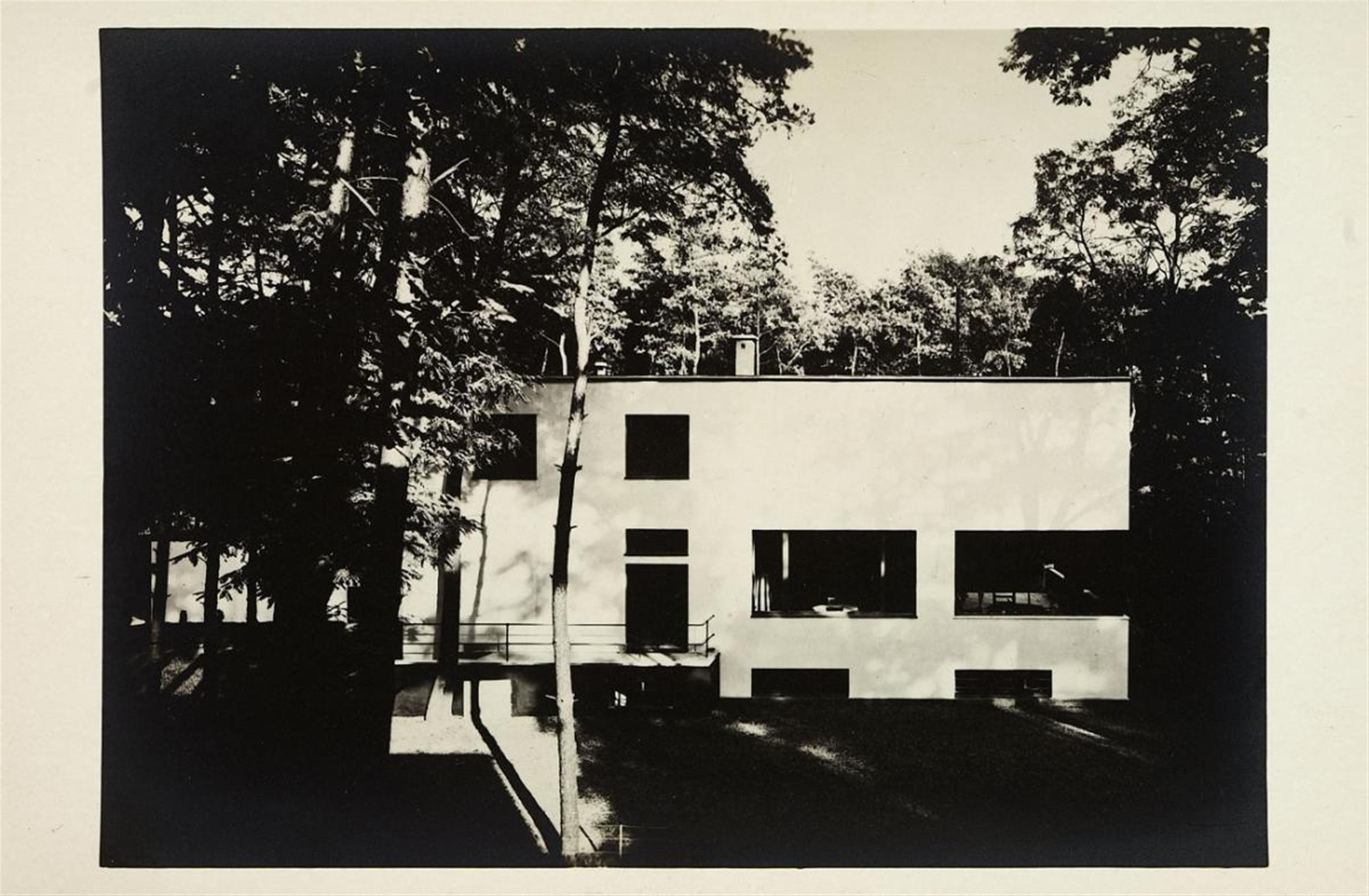 Lucia Moholy - HOUSE GROPIUS AND SEMI-DETACHED HOUSE IN THE MEISTERHAUS SETTLEMENT DESSAU - image-2