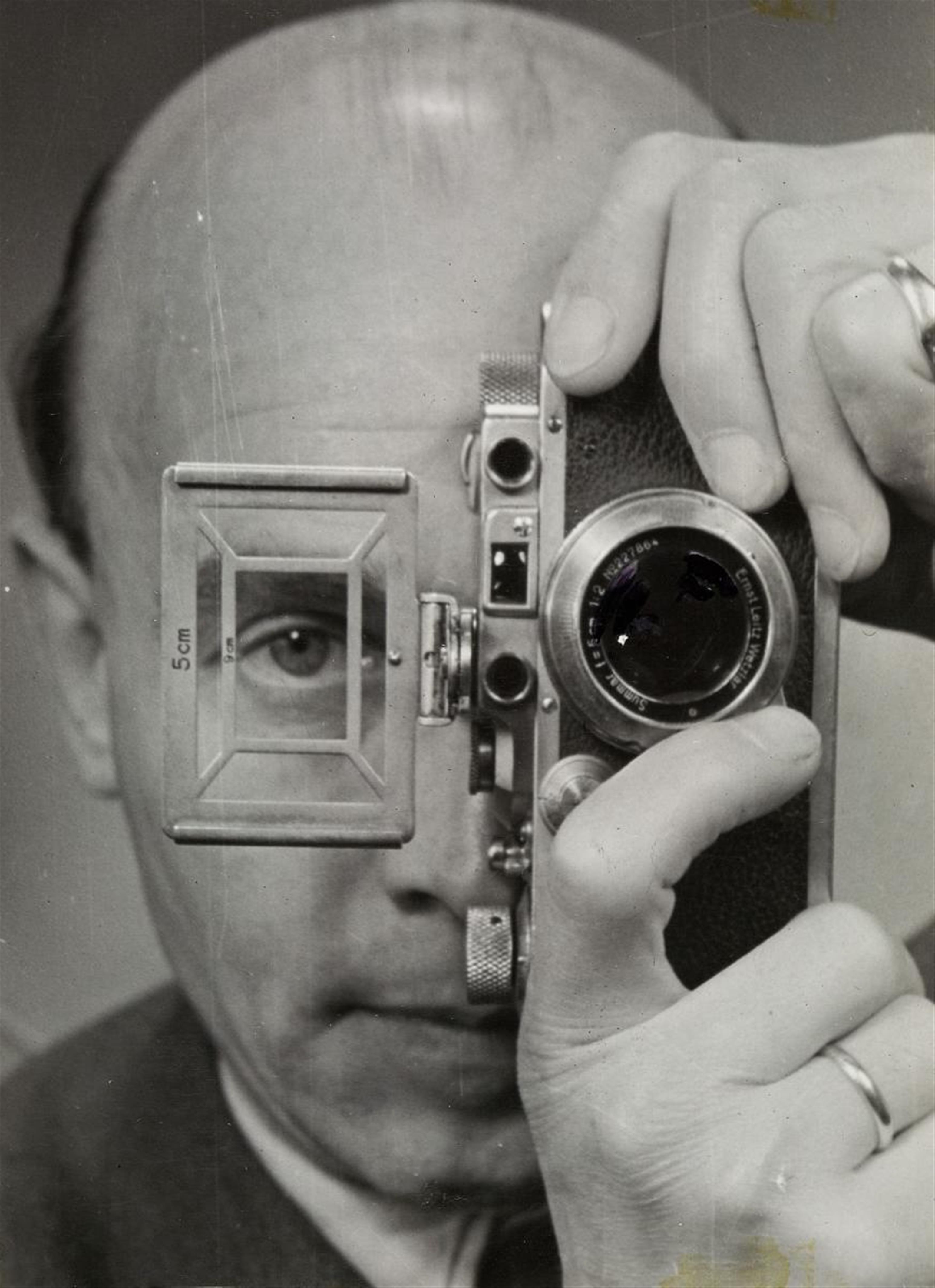 Umbo (Otto Umbehr) - SELF PORTRAIT WITH LEICA - image-1