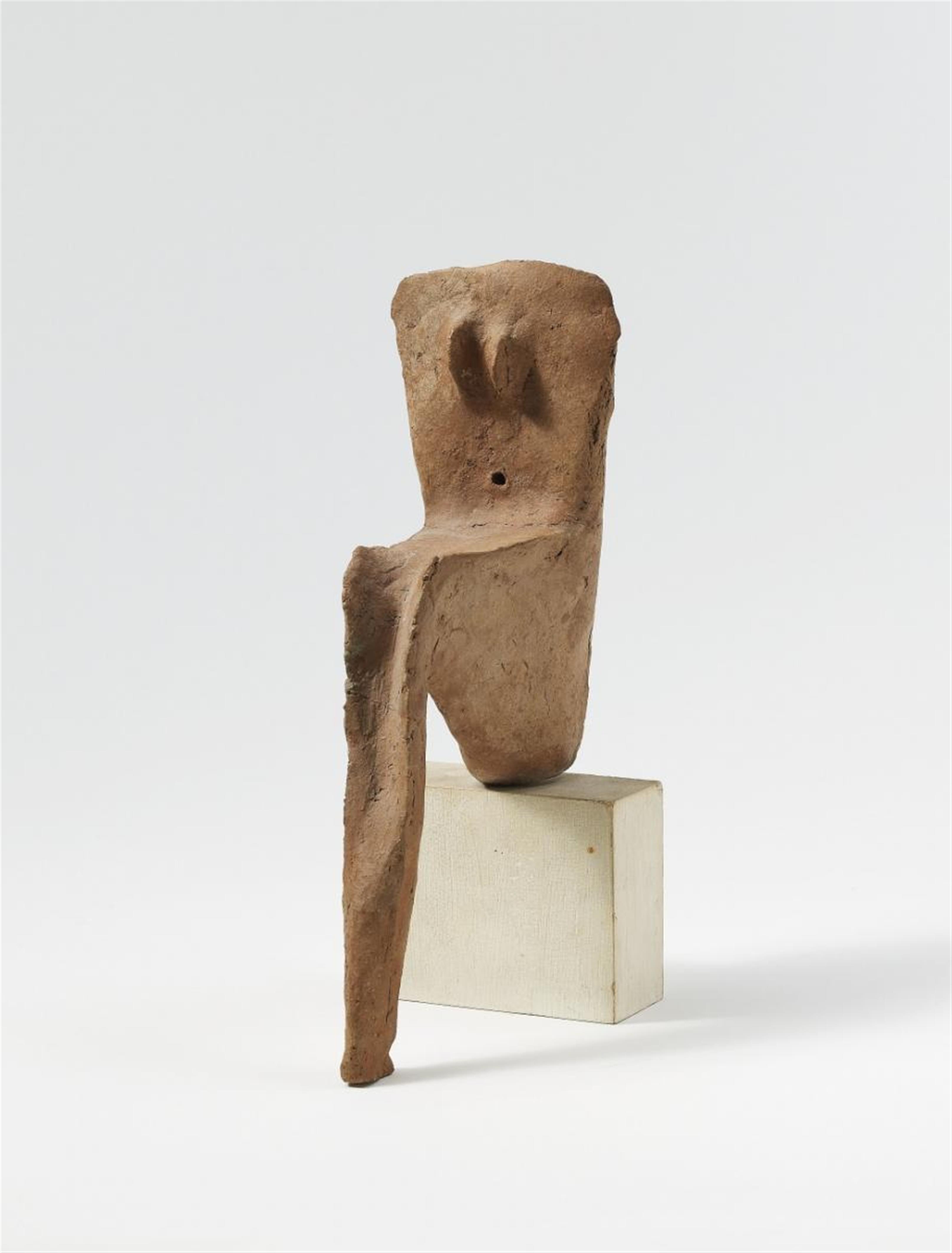 Lothar Fischer - Kleiner sitzender weiblicher Torso (small sitting female torso) - image-1