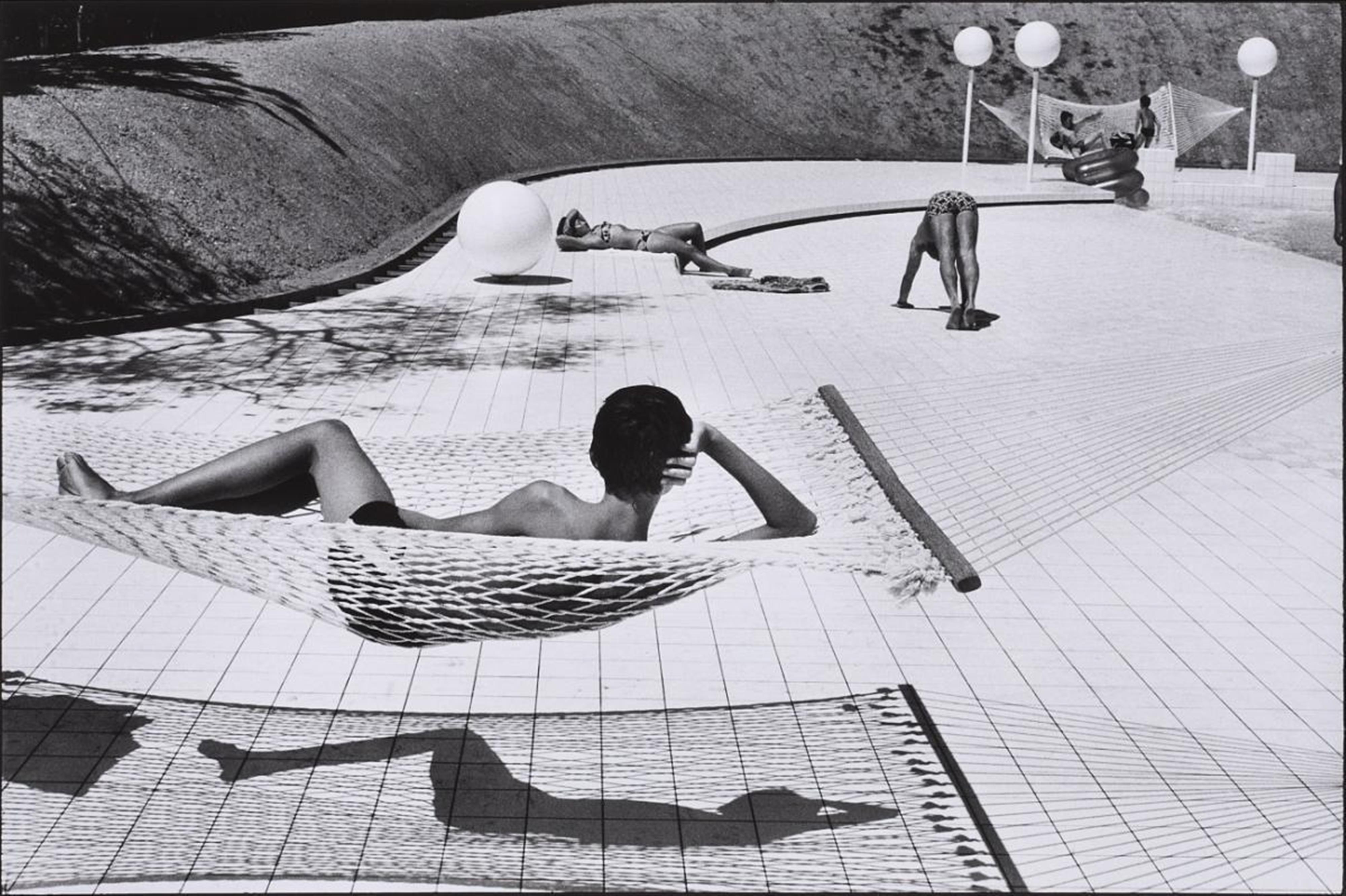 Martine Franck - Swimming pool designed by Alain Capeilleres, La Brusc, France - image-1