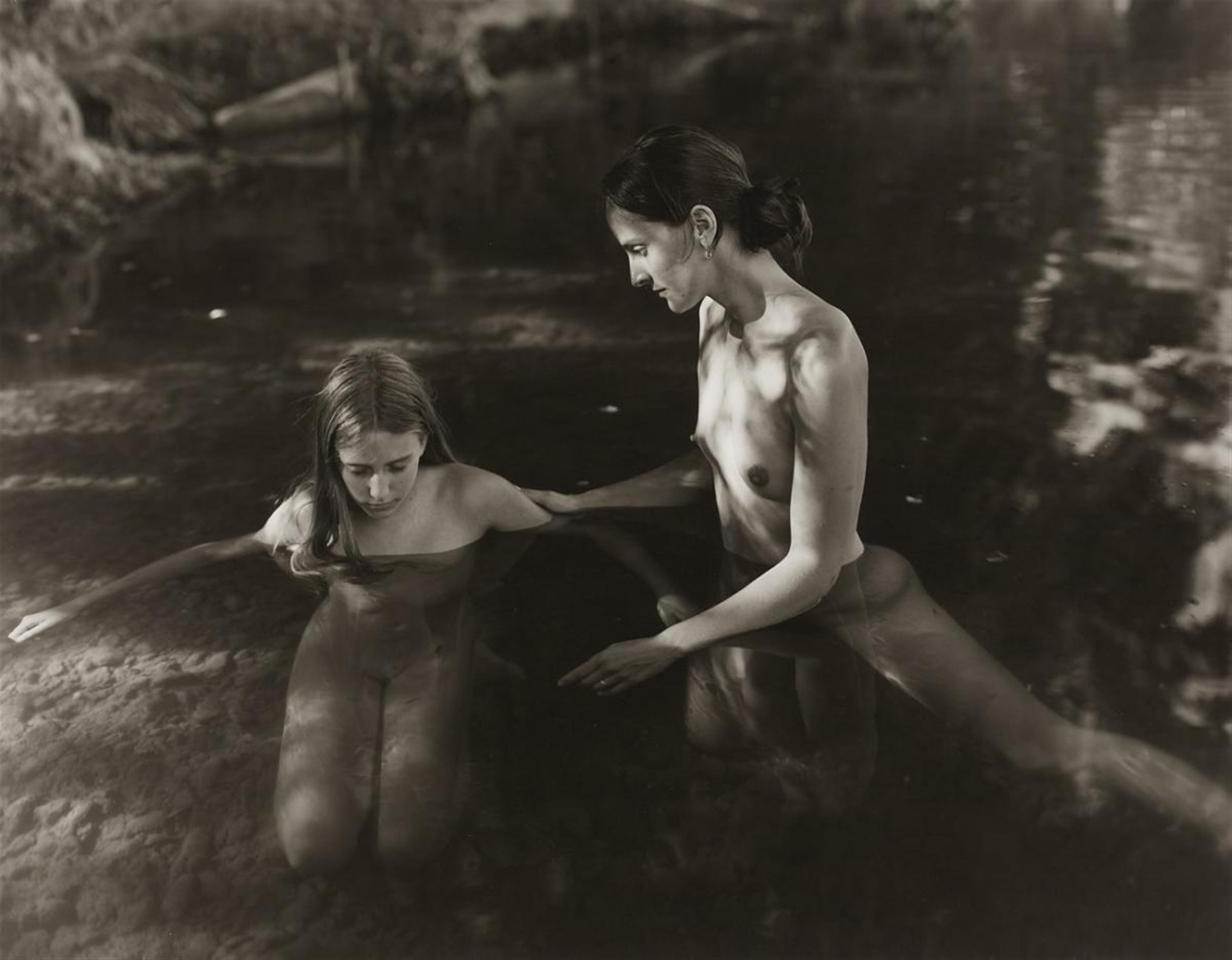 Jock Sturges - Allison and Maia; la rivière Dronne, les Peintures, France - image-1