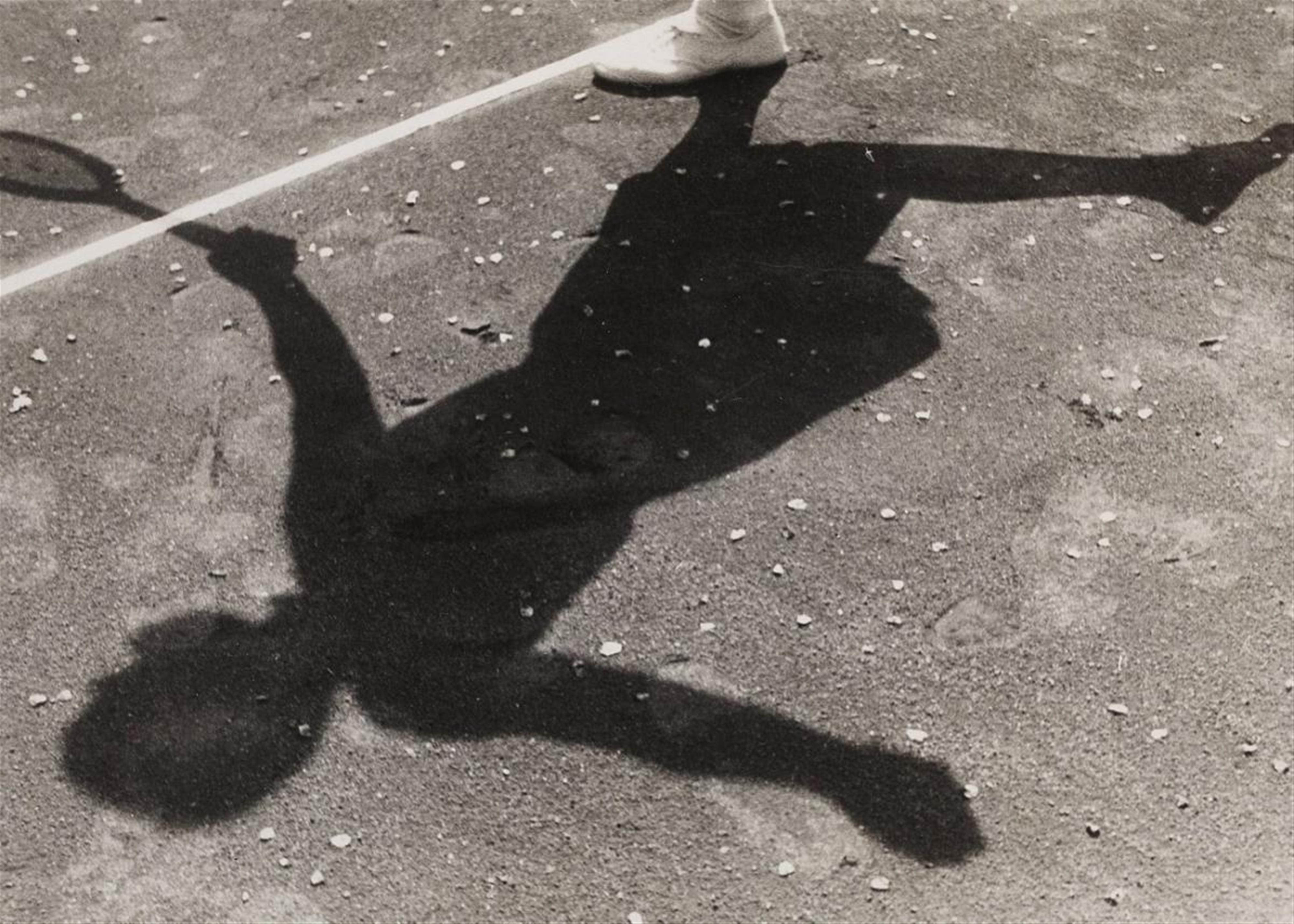 Dr. Paul Wolff
Alfred Tritschler - A ravishingly beautiful forehand volley looks also nice as a shadow - image-1