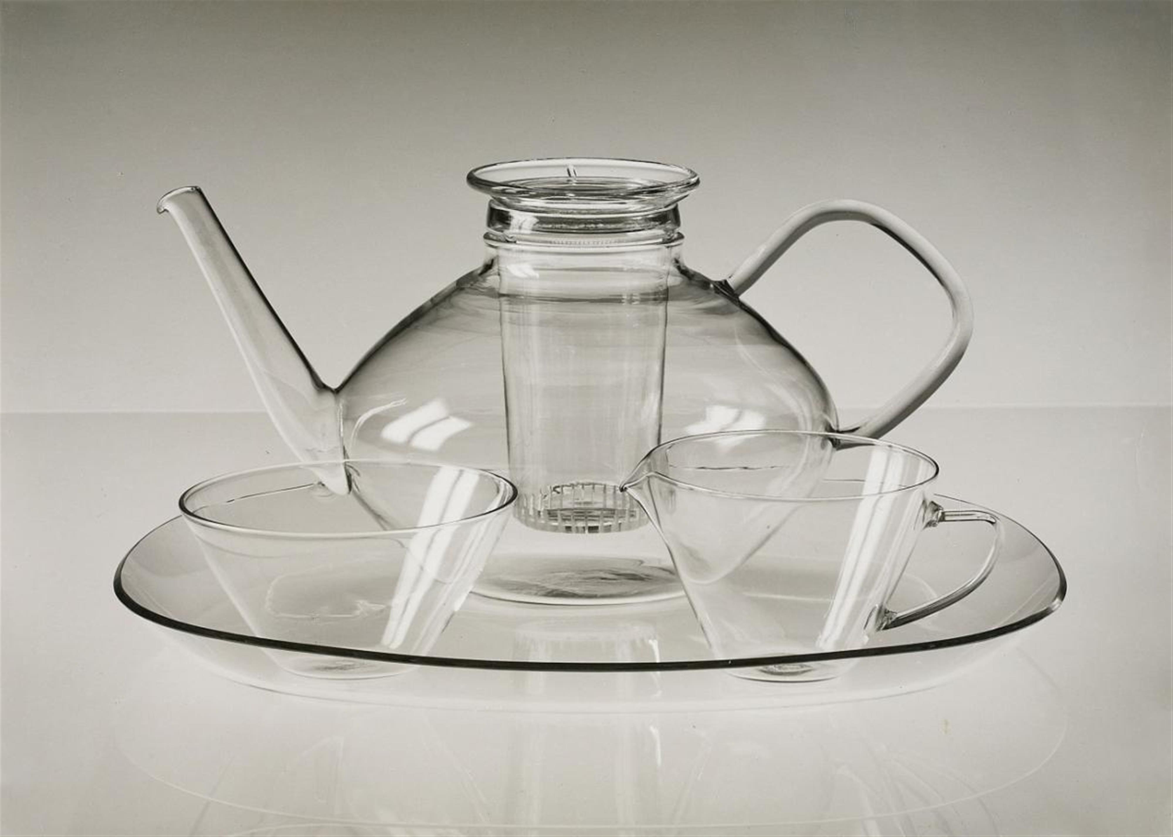 Karl Hugo Schmölz - Tea set, design by Heinrich Löffelhardt - image-1