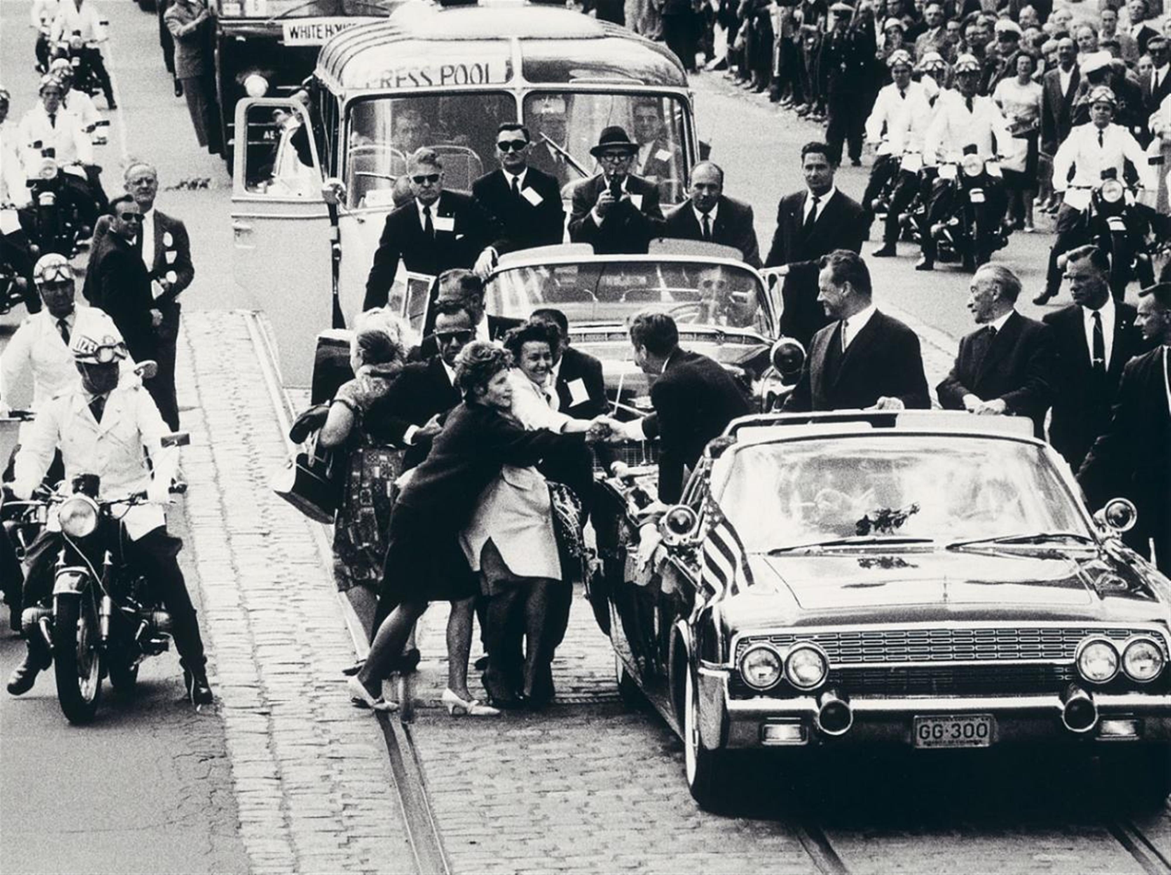 Guido Mangold - John F. Kennedy, Willy Brandt and Konrad Adenauer on their way to Schöneberger Rathaus, Berlin, June 1963 - image-1