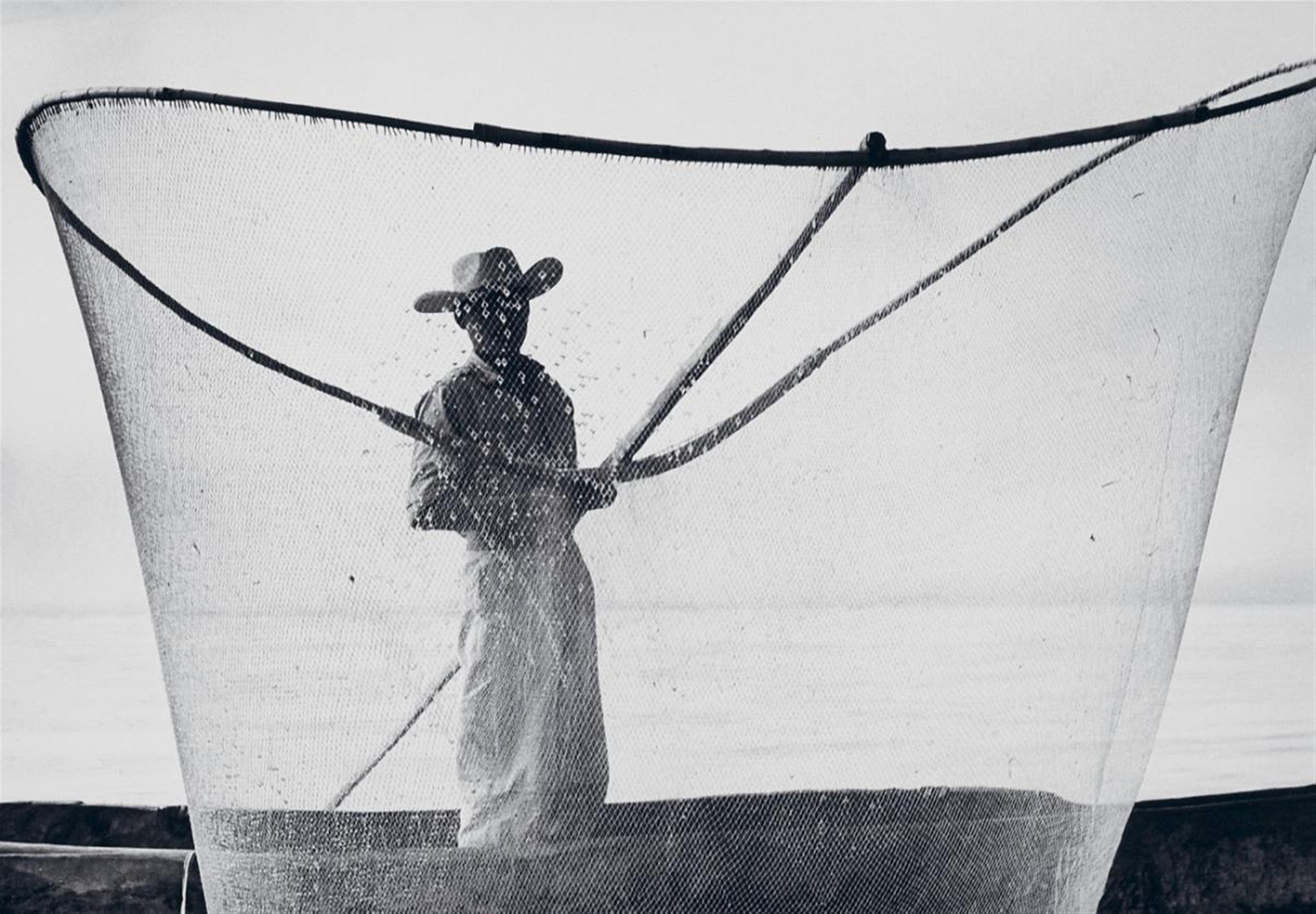 Herbert List - Fisherman on lake Pazcuáro, Mexico - image-1