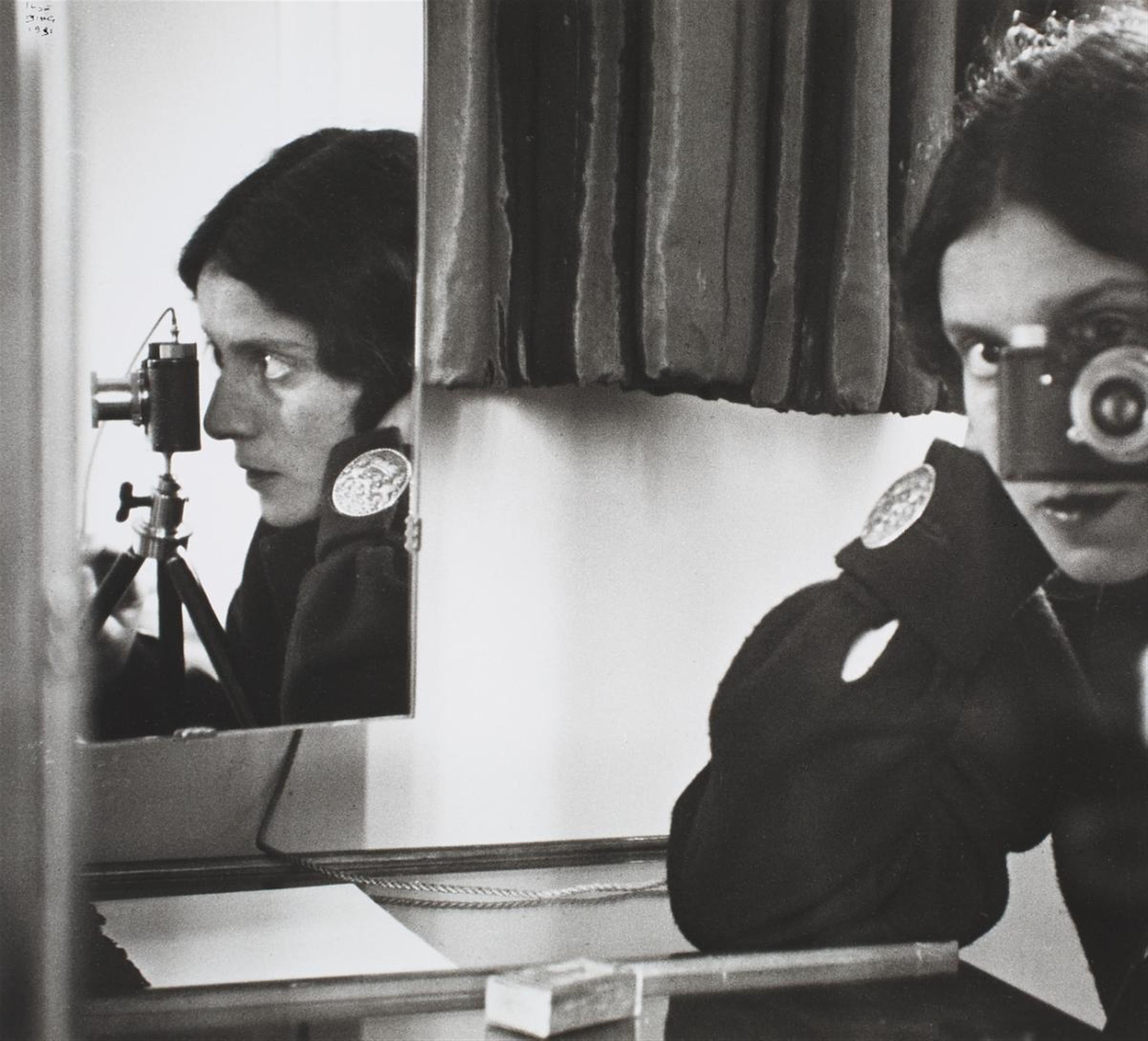 Ilse Bing - Selbstportrait mit Leica - image-1