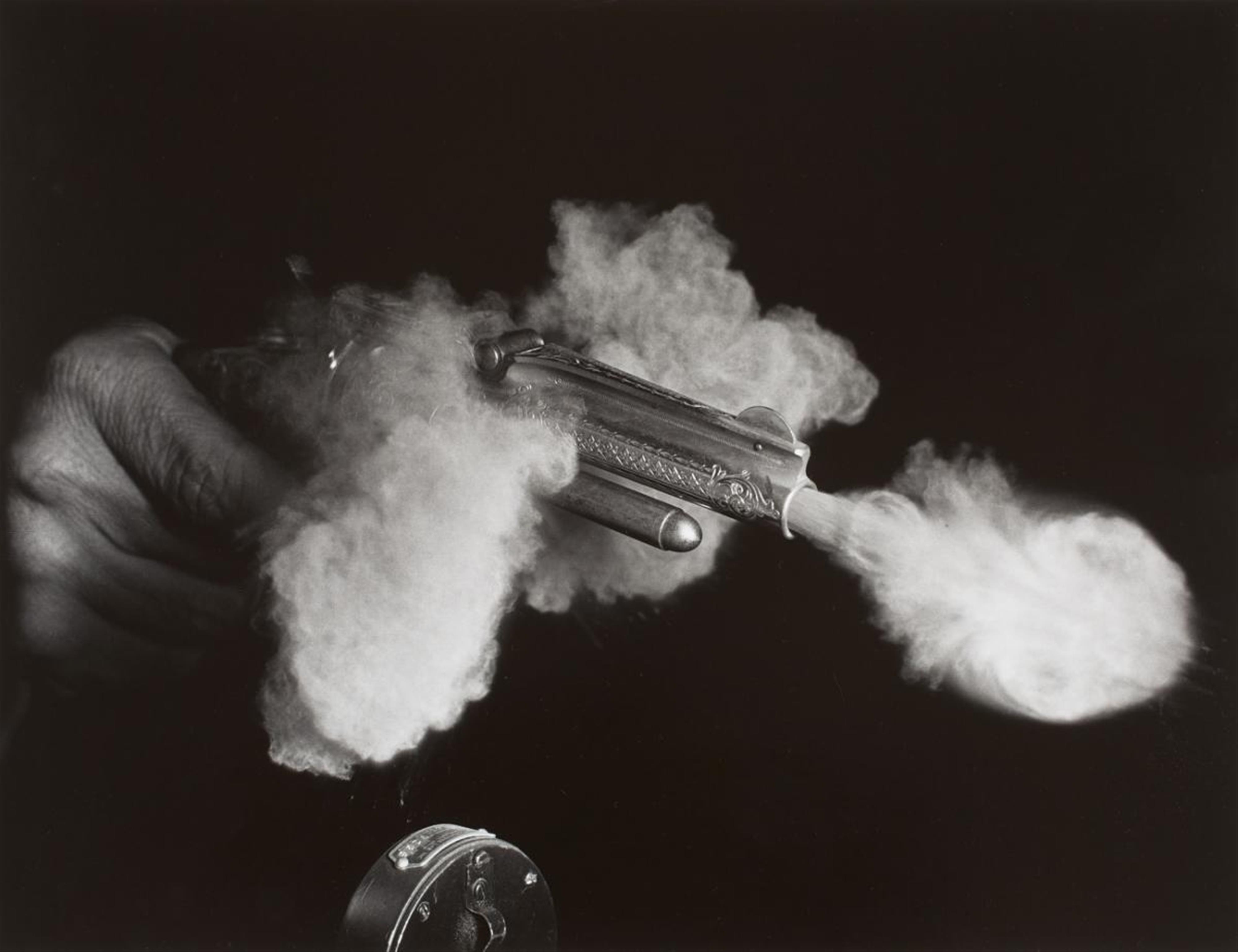 Harold Edgerton - Antique gun firing - image-1